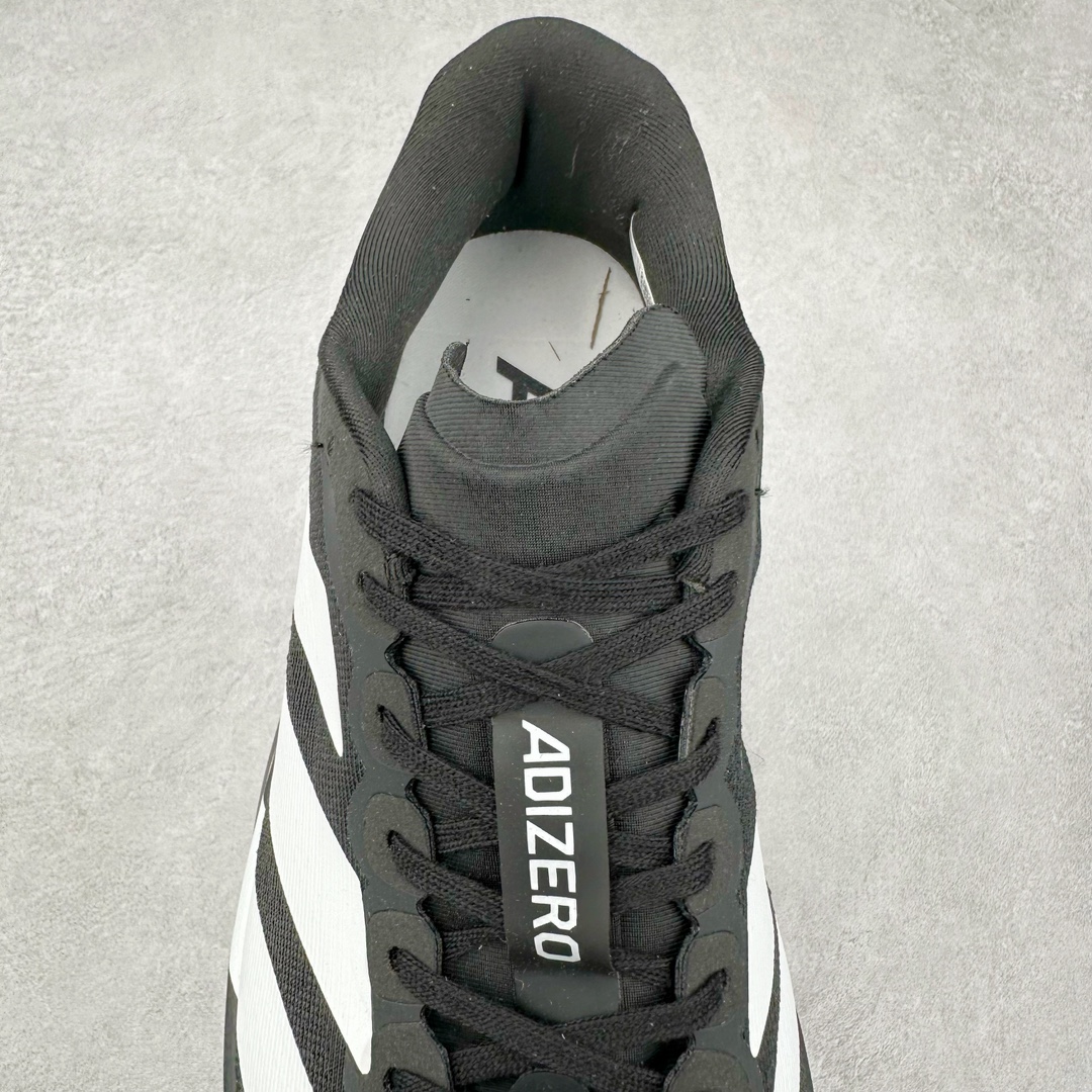 图片[5]-AD Adizero Eva SL M 零度进化版系列低帮轻便透气竞速休闲运动慢跑鞋 JP7149 相信大家对去年 adidas 横空出世的「顶级超跑」adiZero Adios Pro EVO 1 记忆犹新！不仅登顶阿迪史上最轻跑鞋宝座，更在接下来的全球马拉松赛事中，持续书写着惊人成绩，被网友戏称新一代「阿迪神鞋」全网刷屏！极简设计语言与强烈速度感和存在感的鞋侧三线，让人过目不忘，特别种草！其中定位于中长跑训练的 adidas Adizero Evo SL，整体外观造型与 adiZero Adios Pro EVO 1 非常相似。中底配置方面搭载全掌 Lightstrike Pro，鞋面采用透气网面示人，契合日常训练鞋的定位，更加耐用。外底给到了马牌橡胶，及类似上代竞速旗舰 adidas Adizero Adios Pro 3 区域分布。整体看下来无论是外观的鲜明辨识度，还是配置的扎实程度都很顶。尺码：36 36⅔ 37⅓ 38 38⅔ 39⅓ 40 40⅔ 41⅓ 42 42⅔ 43⅓ 44 45-选品中心