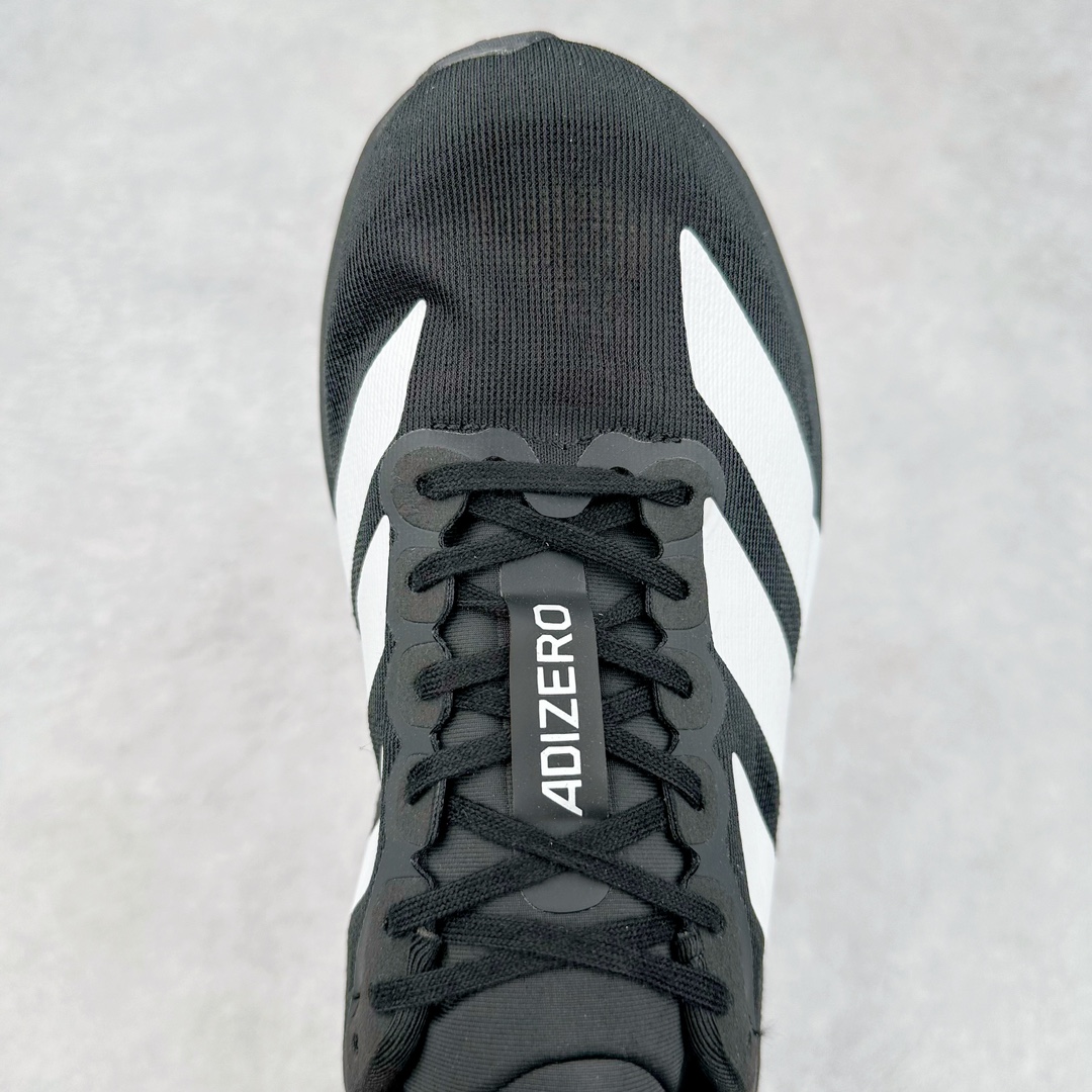 图片[4]-AD Adizero Eva SL M 零度进化版系列低帮轻便透气竞速休闲运动慢跑鞋 JP7149 相信大家对去年 adidas 横空出世的「顶级超跑」adiZero Adios Pro EVO 1 记忆犹新！不仅登顶阿迪史上最轻跑鞋宝座，更在接下来的全球马拉松赛事中，持续书写着惊人成绩，被网友戏称新一代「阿迪神鞋」全网刷屏！极简设计语言与强烈速度感和存在感的鞋侧三线，让人过目不忘，特别种草！其中定位于中长跑训练的 adidas Adizero Evo SL，整体外观造型与 adiZero Adios Pro EVO 1 非常相似。中底配置方面搭载全掌 Lightstrike Pro，鞋面采用透气网面示人，契合日常训练鞋的定位，更加耐用。外底给到了马牌橡胶，及类似上代竞速旗舰 adidas Adizero Adios Pro 3 区域分布。整体看下来无论是外观的鲜明辨识度，还是配置的扎实程度都很顶。尺码：36 36⅔ 37⅓ 38 38⅔ 39⅓ 40 40⅔ 41⅓ 42 42⅔ 43⅓ 44 45-选品中心