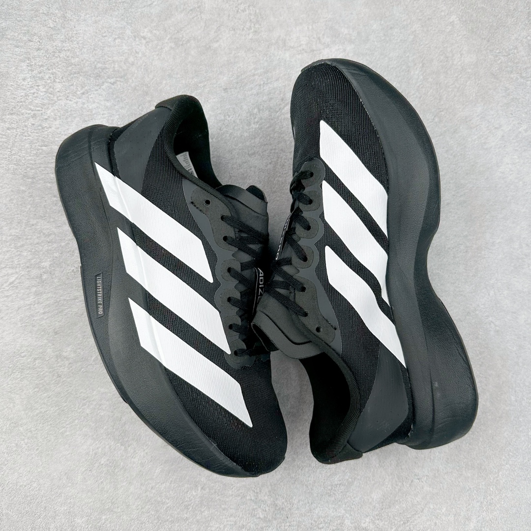 图片[3]-AD Adizero Eva SL M 零度进化版系列低帮轻便透气竞速休闲运动慢跑鞋 JP7149 相信大家对去年 adidas 横空出世的「顶级超跑」adiZero Adios Pro EVO 1 记忆犹新！不仅登顶阿迪史上最轻跑鞋宝座，更在接下来的全球马拉松赛事中，持续书写着惊人成绩，被网友戏称新一代「阿迪神鞋」全网刷屏！极简设计语言与强烈速度感和存在感的鞋侧三线，让人过目不忘，特别种草！其中定位于中长跑训练的 adidas Adizero Evo SL，整体外观造型与 adiZero Adios Pro EVO 1 非常相似。中底配置方面搭载全掌 Lightstrike Pro，鞋面采用透气网面示人，契合日常训练鞋的定位，更加耐用。外底给到了马牌橡胶，及类似上代竞速旗舰 adidas Adizero Adios Pro 3 区域分布。整体看下来无论是外观的鲜明辨识度，还是配置的扎实程度都很顶。尺码：36 36⅔ 37⅓ 38 38⅔ 39⅓ 40 40⅔ 41⅓ 42 42⅔ 43⅓ 44 45-选品中心