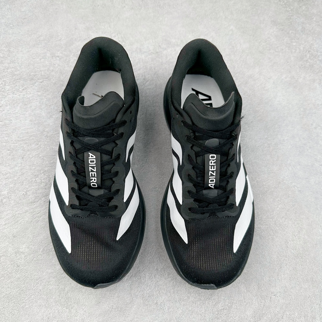 图片[2]-AD Adizero Eva SL M 零度进化版系列低帮轻便透气竞速休闲运动慢跑鞋 JP7149 相信大家对去年 adidas 横空出世的「顶级超跑」adiZero Adios Pro EVO 1 记忆犹新！不仅登顶阿迪史上最轻跑鞋宝座，更在接下来的全球马拉松赛事中，持续书写着惊人成绩，被网友戏称新一代「阿迪神鞋」全网刷屏！极简设计语言与强烈速度感和存在感的鞋侧三线，让人过目不忘，特别种草！其中定位于中长跑训练的 adidas Adizero Evo SL，整体外观造型与 adiZero Adios Pro EVO 1 非常相似。中底配置方面搭载全掌 Lightstrike Pro，鞋面采用透气网面示人，契合日常训练鞋的定位，更加耐用。外底给到了马牌橡胶，及类似上代竞速旗舰 adidas Adizero Adios Pro 3 区域分布。整体看下来无论是外观的鲜明辨识度，还是配置的扎实程度都很顶。尺码：36 36⅔ 37⅓ 38 38⅔ 39⅓ 40 40⅔ 41⅓ 42 42⅔ 43⅓ 44 45-选品中心