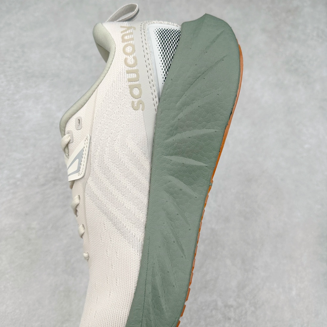 图片[7]-＃SG纯原 Saucony Triumph 22 索康尼胜利22代旗舰级缓震型跑鞋 性能相比前几代再升级：鞋面采用全新升级的工学网设计 贴合脚部更透气 中底部分使用最新的PWRRUN+材质 搭配PWRRUN+鞋垫使中底的大幅加厚 10mm坡差进一步提供缓震、回弹性能 内底则采用了FORMFIT动态适应系统 动态契合脚型 提升包裹性和舒适性 提供更卓越的动态回馈体验 XT-900橡胶大底 可提供良好的抓地力和较强抗磨性能 尺码：35.5 36 36.5 37.5 38 38.5 39 40 40.5 41 42 42.5 43 44 44.5 45-选品中心