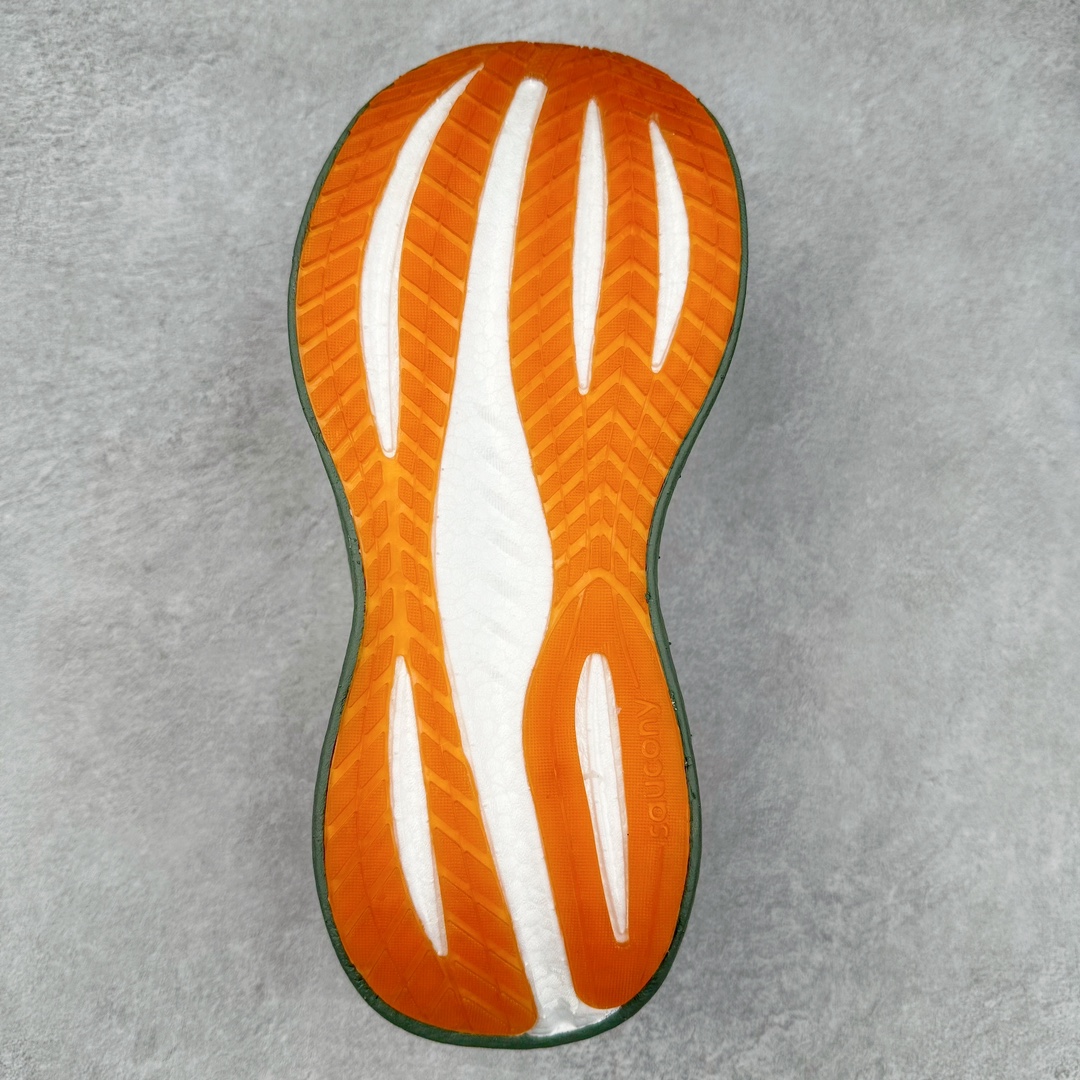 图片[9]-＃SG纯原 Saucony Triumph 22 索康尼胜利22代旗舰级缓震型跑鞋 性能相比前几代再升级：鞋面采用全新升级的工学网设计 贴合脚部更透气 中底部分使用最新的PWRRUN+材质 搭配PWRRUN+鞋垫使中底的大幅加厚 10mm坡差进一步提供缓震、回弹性能 内底则采用了FORMFIT动态适应系统 动态契合脚型 提升包裹性和舒适性 提供更卓越的动态回馈体验 XT-900橡胶大底 可提供良好的抓地力和较强抗磨性能 尺码：35.5 36 36.5 37.5 38 38.5 39 40 40.5 41 42 42.5 43 44 44.5 45-选品中心