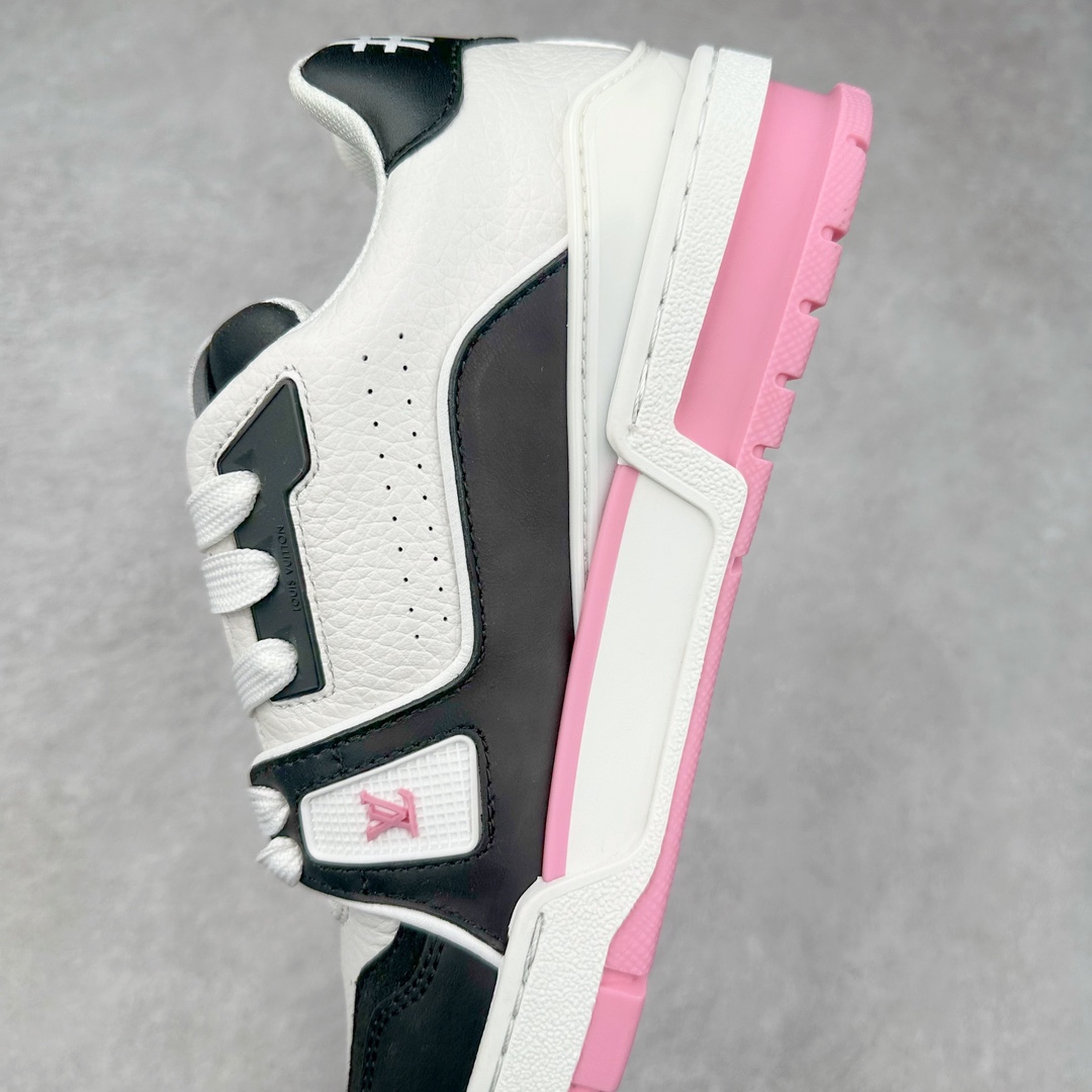 图片[7]-Louis Vuitton Trainer lv时装走秀运动鞋 高尔夫系列 全网最全配色更新最快 最成熟的做工稳定的品控 完美鞋型超高的清洁度 零毛边线头瑕疵 全套原楦原纸版原鞋开模 全网最具灵魂的版型 正确原装黄色鞋盒 正确中底印花 鞋面印花3D高频深度立体 全鞋电脑针车 紧密相连 针距密度一致 环保乳胶注塑鞋垫 厚度脚感还原原版 皮面裁剪部位 统一油边封口工艺 原装橡胶大底含胶量大底组合零偏差 专柜全套包装 防尘袋 说明书 质保卡 男女鞋 尺码：35 36 37 38 39 40 41 42 43 44 45-选品中心