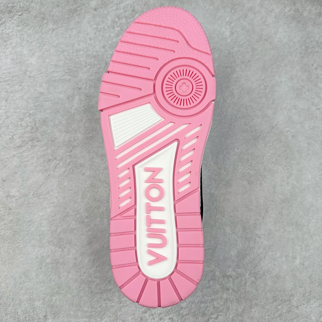 图片[9]-Louis Vuitton Trainer lv时装走秀运动鞋 高尔夫系列 全网最全配色更新最快 最成熟的做工稳定的品控 完美鞋型超高的清洁度 零毛边线头瑕疵 全套原楦原纸版原鞋开模 全网最具灵魂的版型 正确原装黄色鞋盒 正确中底印花 鞋面印花3D高频深度立体 全鞋电脑针车 紧密相连 针距密度一致 环保乳胶注塑鞋垫 厚度脚感还原原版 皮面裁剪部位 统一油边封口工艺 原装橡胶大底含胶量大底组合零偏差 专柜全套包装 防尘袋 说明书 质保卡 男女鞋 尺码：35 36 37 38 39 40 41 42 43 44 45-选品中心