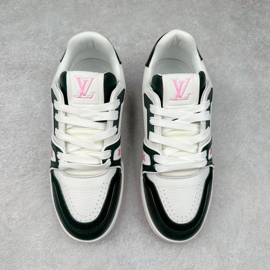 图片[2]-Louis Vuitton Trainer lv时装走秀运动鞋 高尔夫系列 全网最全配色更新最快 最成熟的做工稳定的品控 完美鞋型超高的清洁度 零毛边线头瑕疵 全套原楦原纸版原鞋开模 全网最具灵魂的版型 正确原装黄色鞋盒 正确中底印花 鞋面印花3D高频深度立体 全鞋电脑针车 紧密相连 针距密度一致 环保乳胶注塑鞋垫 厚度脚感还原原版 皮面裁剪部位 统一油边封口工艺 原装橡胶大底含胶量大底组合零偏差 专柜全套包装 防尘袋 说明书 质保卡 男女鞋 尺码：35 36 37 38 39 40 41 42 43 44 45-选品中心