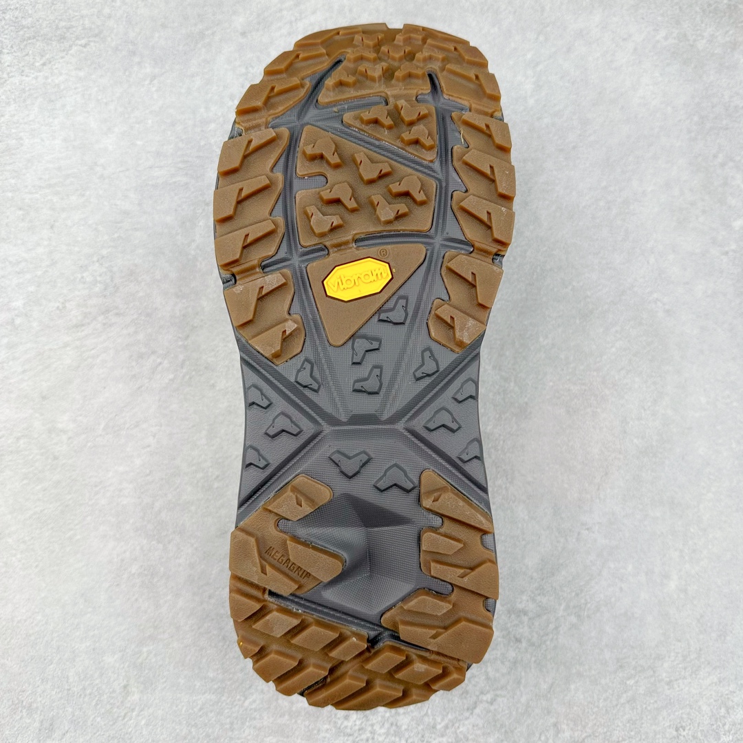 图片[9]-HOKA One One M KSY KAHA GTX Low卡哈低帮系列厚底轻量坦克军靴户外登山运动鞋 正品代工厂版#原楦数据开发版型 采用磨砂牛剖革鞋面材质 轻量化材料Fresh Foam超轻量中底 复古老爹厚底旅游鞋火了 最潮户外鞋 2009年由法籍超马跑者 Nicolas Mermoud 及 Jean-Luc Diard 成立的运动鞋品牌 HOKA ONE ONE 最让人印象深刻超级厚的鞋底 看起来很重但实际上非常轻盈 轻量厚底的鞋底反而能够给跑者更稳定的缓震效果 在跑界相当有名 也陆续出了登山鞋、徒步鞋、慢跑鞋几种专门鞋款 HOKA ONE ONE 鞋款颜色大多设计萤光或鲜艳色系 搭配上超大的Logo 虽然好穿好走好跑又轻 但称不上时髦 尺码：36 36.5 37.5 38 38.5 39 40 40.5 41 42 42.5 43 44 44.5 45-选品中心