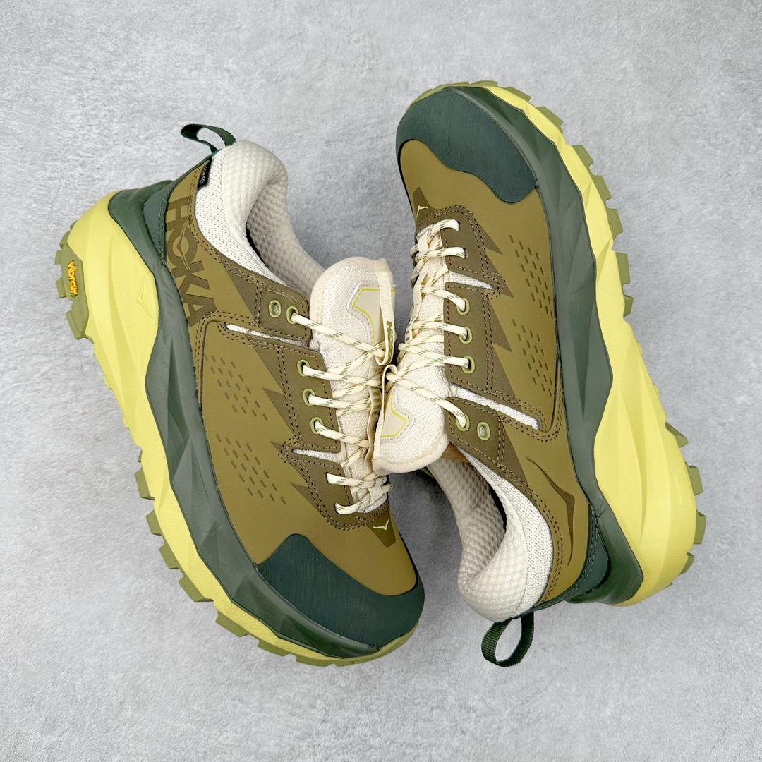 图片[3]-HOKA One One M KSY KAHA GTX Low卡哈低帮系列厚底轻量坦克军靴户外登山运动鞋 正品代工厂版#原楦数据开发版型 采用磨砂牛剖革鞋面材质 轻量化材料Fresh Foam超轻量中底 复古老爹厚底旅游鞋火了 最潮户外鞋 2009年由法籍超马跑者 Nicolas Mermoud 及 Jean-Luc Diard 成立的运动鞋品牌 HOKA ONE ONE 最让人印象深刻超级厚的鞋底 看起来很重但实际上非常轻盈 轻量厚底的鞋底反而能够给跑者更稳定的缓震效果 在跑界相当有名 也陆续出了登山鞋、徒步鞋、慢跑鞋几种专门鞋款 HOKA ONE ONE 鞋款颜色大多设计萤光或鲜艳色系 搭配上超大的Logo 虽然好穿好走好跑又轻 但称不上时髦 尺码：36 36.5 37.5 38 38.5 39 40 40.5 41 42 42.5 43 44 44.5 45-选品中心