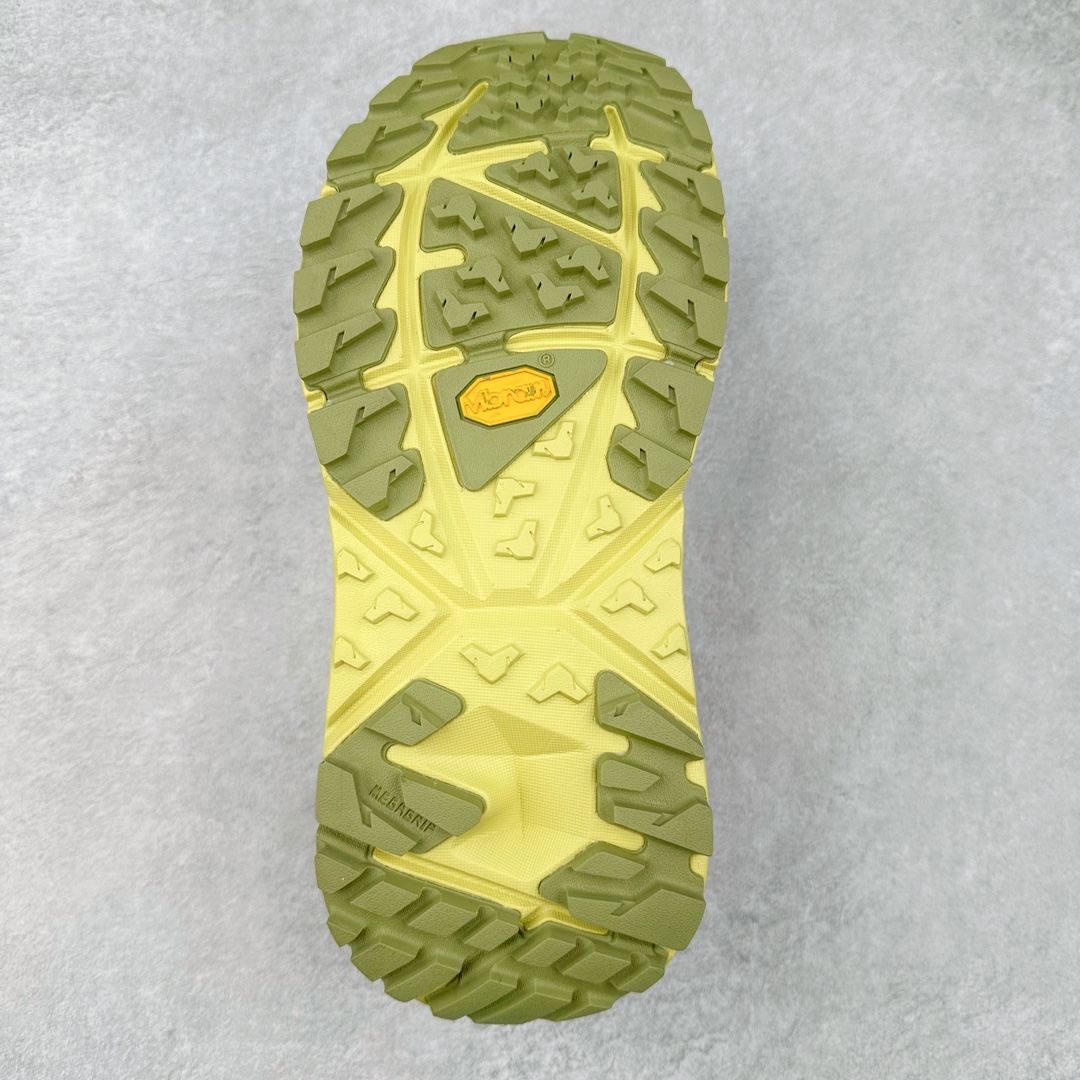 图片[9]-HOKA One One M KSY KAHA GTX Low卡哈低帮系列厚底轻量坦克军靴户外登山运动鞋 正品代工厂版#原楦数据开发版型 采用磨砂牛剖革鞋面材质 轻量化材料Fresh Foam超轻量中底 复古老爹厚底旅游鞋火了 最潮户外鞋 2009年由法籍超马跑者 Nicolas Mermoud 及 Jean-Luc Diard 成立的运动鞋品牌 HOKA ONE ONE 最让人印象深刻超级厚的鞋底 看起来很重但实际上非常轻盈 轻量厚底的鞋底反而能够给跑者更稳定的缓震效果 在跑界相当有名 也陆续出了登山鞋、徒步鞋、慢跑鞋几种专门鞋款 HOKA ONE ONE 鞋款颜色大多设计萤光或鲜艳色系 搭配上超大的Logo 虽然好穿好走好跑又轻 但称不上时髦 尺码：36 36.5 37.5 38 38.5 39 40 40.5 41 42 42.5 43 44 44.5 45-选品中心