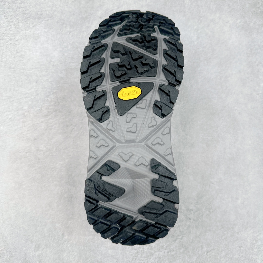 图片[9]-HOKA One One M KSY KAHA GTX Low卡哈低帮系列厚底轻量坦克军靴户外登山运动鞋 正品代工厂版#原楦数据开发版型 采用磨砂牛剖革鞋面材质 轻量化材料Fresh Foam超轻量中底 复古老爹厚底旅游鞋火了 最潮户外鞋 2009年由法籍超马跑者 Nicolas Mermoud 及 Jean-Luc Diard 成立的运动鞋品牌 HOKA ONE ONE 最让人印象深刻超级厚的鞋底 看起来很重但实际上非常轻盈 轻量厚底的鞋底反而能够给跑者更稳定的缓震效果 在跑界相当有名 也陆续出了登山鞋、徒步鞋、慢跑鞋几种专门鞋款 HOKA ONE ONE 鞋款颜色大多设计萤光或鲜艳色系 搭配上超大的Logo 虽然好穿好走好跑又轻 但称不上时髦 尺码：36 36.5 37.5 38 38.5 39 40 40.5 41 42 42.5 43 44 44.5 45-选品中心