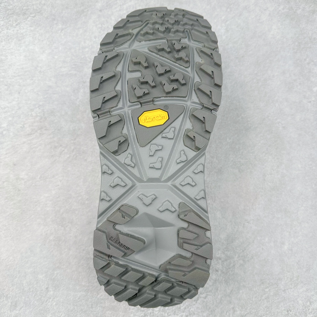 图片[9]-HOKA One One M KSY KAHA GTX Low卡哈低帮系列厚底轻量坦克军靴户外登山运动鞋 正品代工厂版#原楦数据开发版型 采用磨砂牛剖革鞋面材质 轻量化材料Fresh Foam超轻量中底 复古老爹厚底旅游鞋火了 最潮户外鞋 2009年由法籍超马跑者 Nicolas Mermoud 及 Jean-Luc Diard 成立的运动鞋品牌 HOKA ONE ONE 最让人印象深刻超级厚的鞋底 看起来很重但实际上非常轻盈 轻量厚底的鞋底反而能够给跑者更稳定的缓震效果 在跑界相当有名 也陆续出了登山鞋、徒步鞋、慢跑鞋几种专门鞋款 HOKA ONE ONE 鞋款颜色大多设计萤光或鲜艳色系 搭配上超大的Logo 虽然好穿好走好跑又轻 但称不上时髦 尺码：36 36.5 37.5 38 38.5 39 40 40.5 41 42 42.5 43 44 44.5 45-选品中心