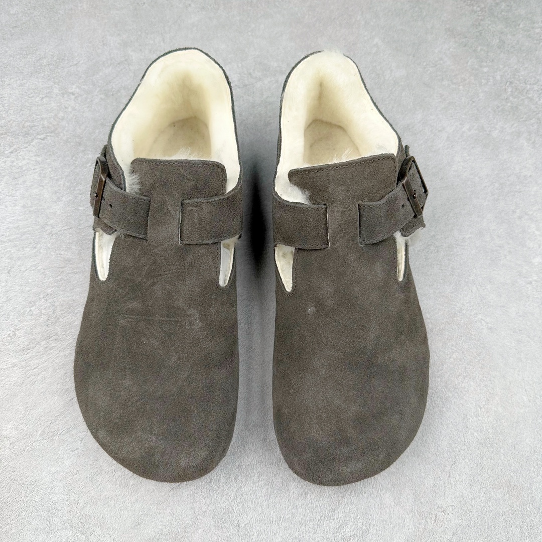 图片[2]-Birkenstock London 系列勃肯皮革绒面双扣时尚休闲平底鞋加毛 牛皮绒面革质地柔软 搭配可调节鞋扣提升穿着舒适度 人体工学设计分散脚部压力 保护脚踝 软木乳胶鞋床具有一定的收缩性 长时间穿着后能贴合脚型 EVA鞋底回弹性和抗张性力高 具有良好的防震、缓冲性 四季皆宜 柔软的鞋床采用额外的泡沫缓冲层 提供额外的舒适感和全天支撑 全网独家首发 源于德国的严谨工艺 牛巴戎面 中层松木 EVA 三层组合大底 优质牛皮面料五金扣 出口订单 尺码：35-45-选品中心