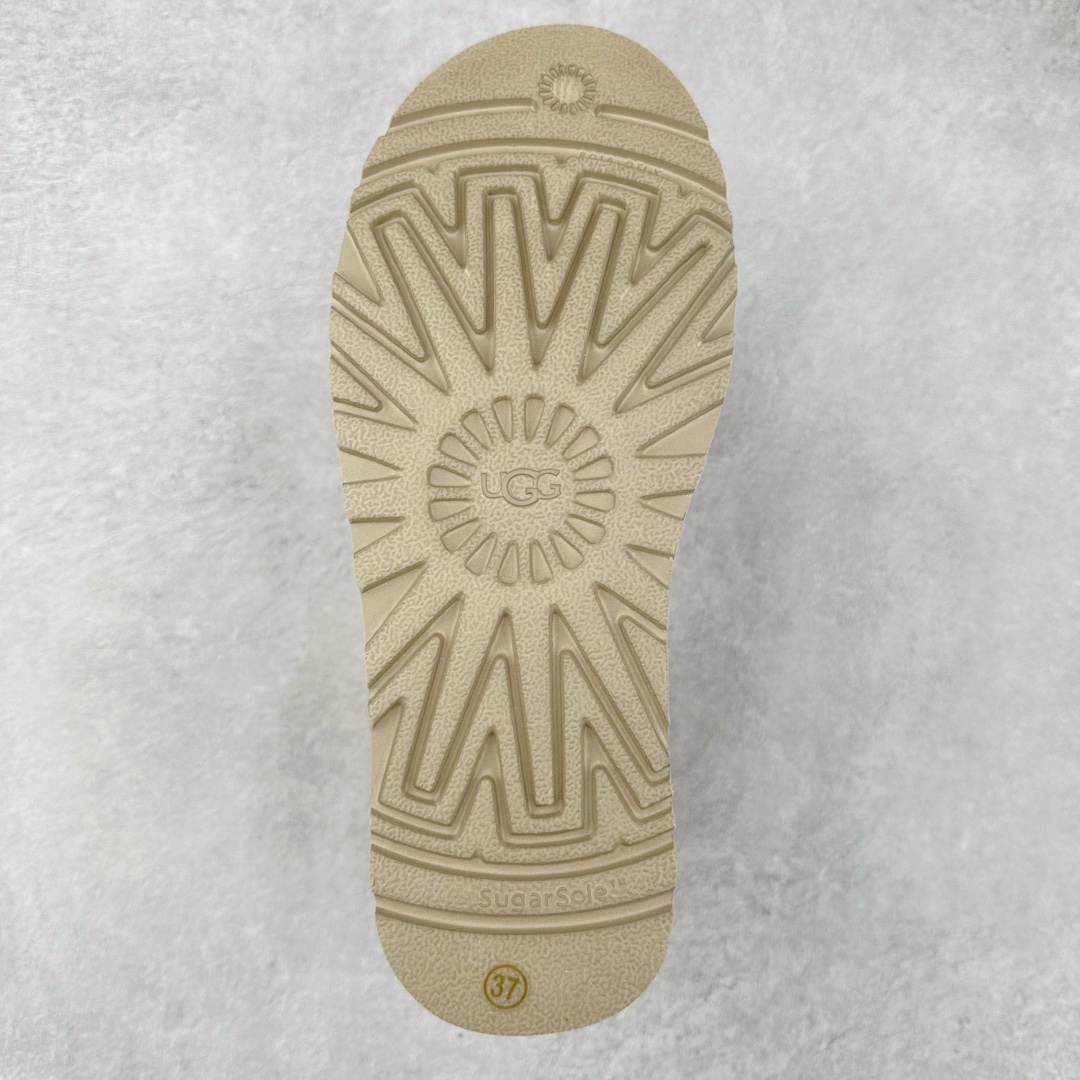 图片[9]-＃GD UGG 4991经典秋冬羊皮毛一体雪地靴 隆丰A级澳洲进口羊皮毛一体 完全遵循ZP工艺流程 代工厂原厂版师 秉承无原鞋不开发选择 注重每一处细节 市面最正版型 TREADLITE\\\”轻翼\\\”科技外底 轻便/耐用/柔韧/桩型【售后郑重承诺】一个月内若出现重大脱胶/断底等质量问题 直接为您换新 翻毛皮鞋面 细腻亲肤再生聚酯纤维滚边 舒适易打理 保暖性佳 UGG plush™ 里衬和内底 茸软亲肤 舒适暖足 经典鞋型搭配轻盈厚底 稳稳拿捏秋冬出街时髦造型 Treadlite by UGG 轻翼大底 轻盈缓震 为双足减负 舒适轻便 助你轻松畅玩整天 尺码：35 36 37 38 39 40-选品中心