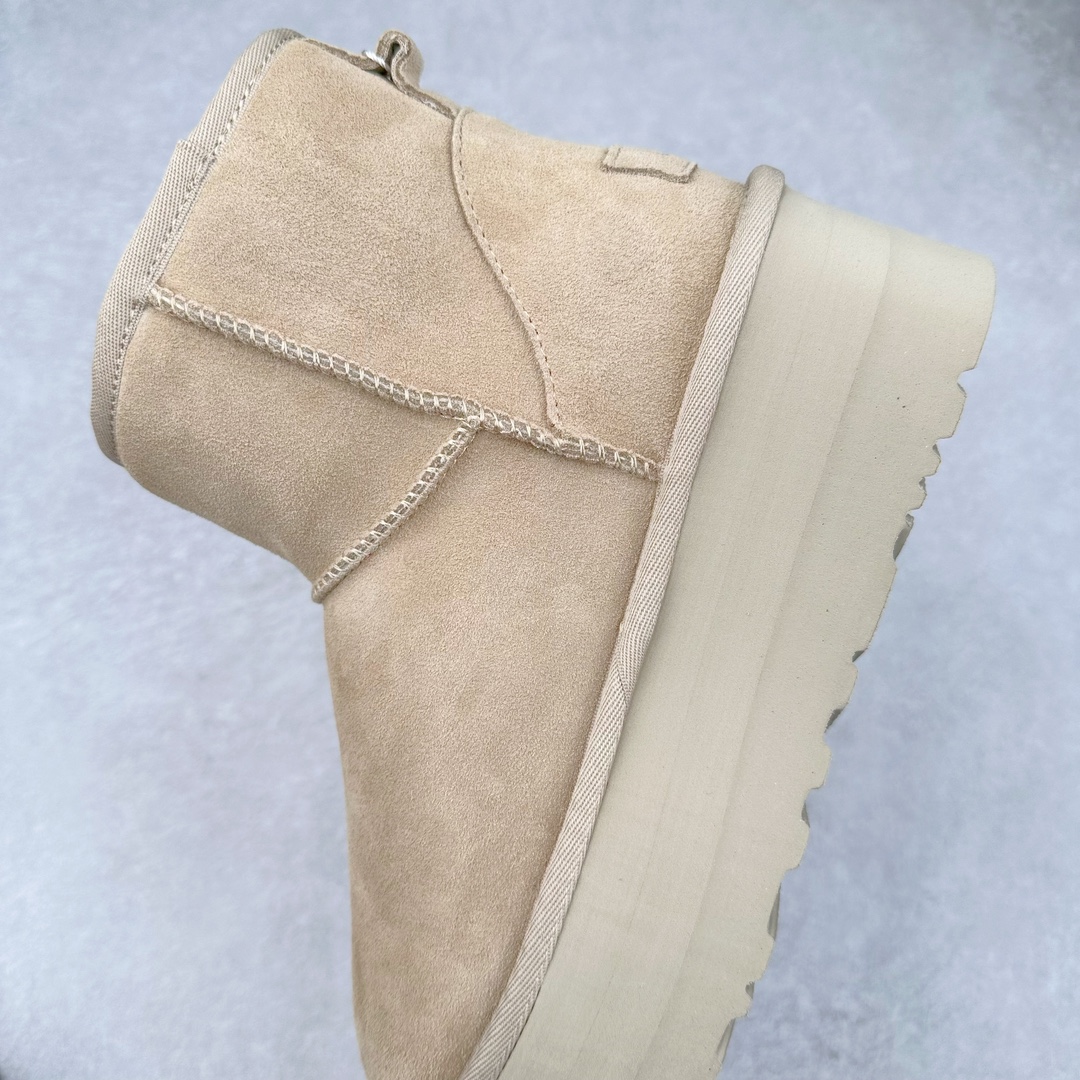 图片[7]-＃GD UGG 4991经典秋冬羊皮毛一体雪地靴 隆丰A级澳洲进口羊皮毛一体 完全遵循ZP工艺流程 代工厂原厂版师 秉承无原鞋不开发选择 注重每一处细节 市面最正版型 TREADLITE\\\”轻翼\\\”科技外底 轻便/耐用/柔韧/桩型【售后郑重承诺】一个月内若出现重大脱胶/断底等质量问题 直接为您换新 翻毛皮鞋面 细腻亲肤再生聚酯纤维滚边 舒适易打理 保暖性佳 UGG plush™ 里衬和内底 茸软亲肤 舒适暖足 经典鞋型搭配轻盈厚底 稳稳拿捏秋冬出街时髦造型 Treadlite by UGG 轻翼大底 轻盈缓震 为双足减负 舒适轻便 助你轻松畅玩整天 尺码：35 36 37 38 39 40-选品中心