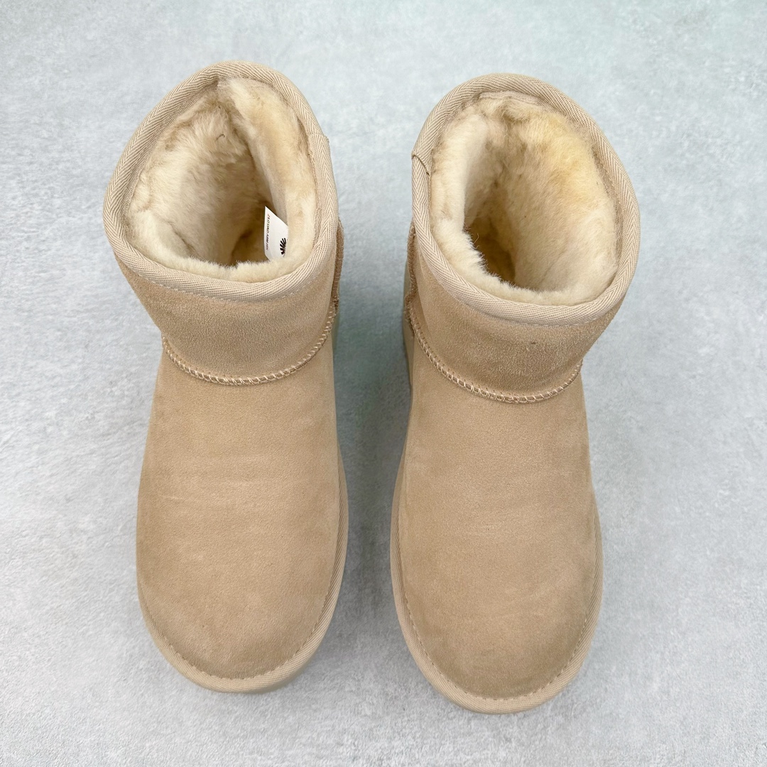 图片[2]-＃GD UGG 4991经典秋冬羊皮毛一体雪地靴 隆丰A级澳洲进口羊皮毛一体 完全遵循ZP工艺流程 代工厂原厂版师 秉承无原鞋不开发选择 注重每一处细节 市面最正版型 TREADLITE\\\”轻翼\\\”科技外底 轻便/耐用/柔韧/桩型【售后郑重承诺】一个月内若出现重大脱胶/断底等质量问题 直接为您换新 翻毛皮鞋面 细腻亲肤再生聚酯纤维滚边 舒适易打理 保暖性佳 UGG plush™ 里衬和内底 茸软亲肤 舒适暖足 经典鞋型搭配轻盈厚底 稳稳拿捏秋冬出街时髦造型 Treadlite by UGG 轻翼大底 轻盈缓震 为双足减负 舒适轻便 助你轻松畅玩整天 尺码：35 36 37 38 39 40-选品中心