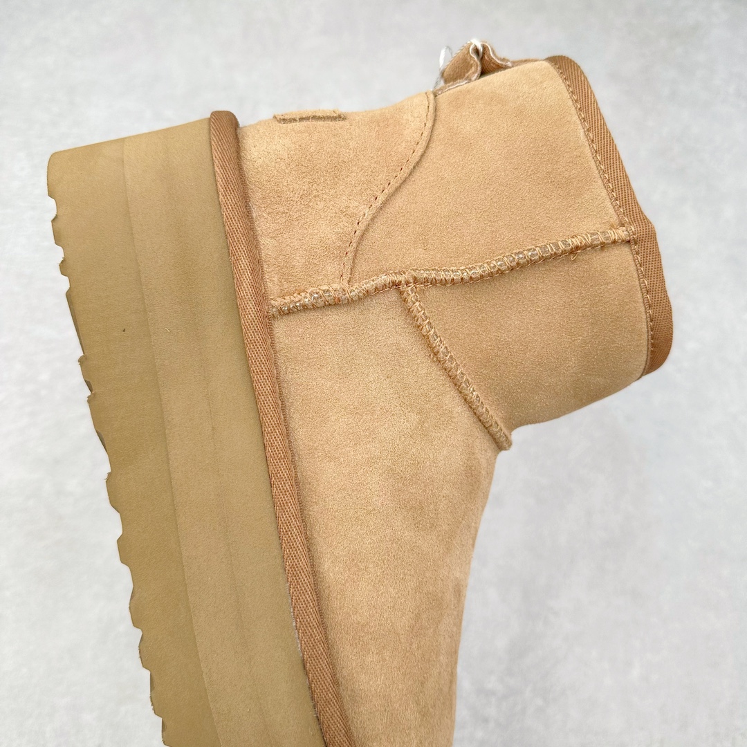 图片[6]-＃GD UGG 4991经典秋冬羊皮毛一体雪地靴 隆丰A级澳洲进口羊皮毛一体 完全遵循ZP工艺流程 代工厂原厂版师 秉承无原鞋不开发选择 注重每一处细节 市面最正版型 TREADLITE\\\”轻翼\\\”科技外底 轻便/耐用/柔韧/桩型【售后郑重承诺】一个月内若出现重大脱胶/断底等质量问题 直接为您换新 翻毛皮鞋面 细腻亲肤再生聚酯纤维滚边 舒适易打理 保暖性佳 UGG plush™ 里衬和内底 茸软亲肤 舒适暖足 经典鞋型搭配轻盈厚底 稳稳拿捏秋冬出街时髦造型 Treadlite by UGG 轻翼大底 轻盈缓震 为双足减负 舒适轻便 助你轻松畅玩整天 尺码：35 36 37 38 39 40-选品中心