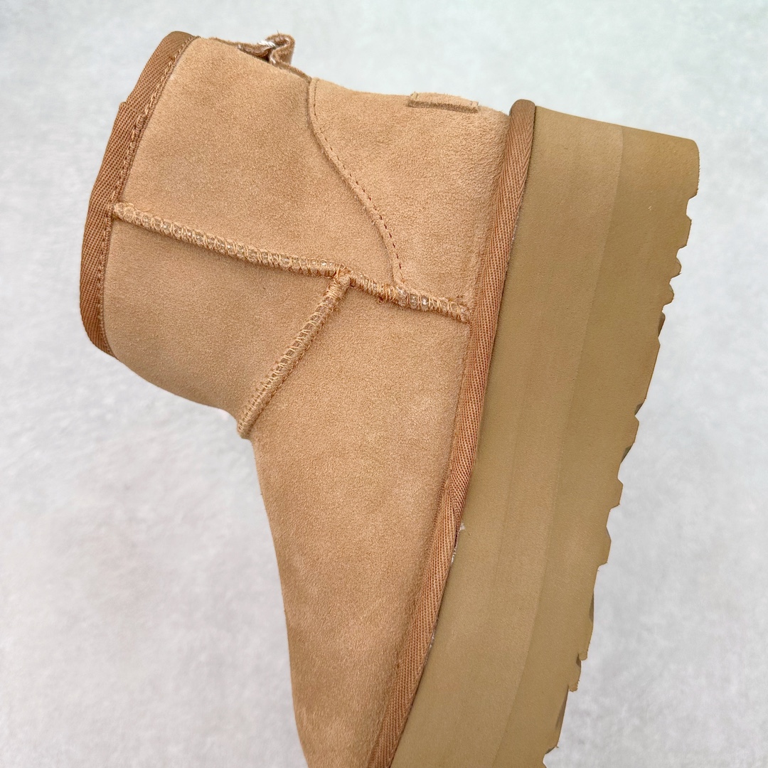 图片[7]-＃GD UGG 4991经典秋冬羊皮毛一体雪地靴 隆丰A级澳洲进口羊皮毛一体 完全遵循ZP工艺流程 代工厂原厂版师 秉承无原鞋不开发选择 注重每一处细节 市面最正版型 TREADLITE\\\”轻翼\\\”科技外底 轻便/耐用/柔韧/桩型【售后郑重承诺】一个月内若出现重大脱胶/断底等质量问题 直接为您换新 翻毛皮鞋面 细腻亲肤再生聚酯纤维滚边 舒适易打理 保暖性佳 UGG plush™ 里衬和内底 茸软亲肤 舒适暖足 经典鞋型搭配轻盈厚底 稳稳拿捏秋冬出街时髦造型 Treadlite by UGG 轻翼大底 轻盈缓震 为双足减负 舒适轻便 助你轻松畅玩整天 尺码：35 36 37 38 39 40-选品中心