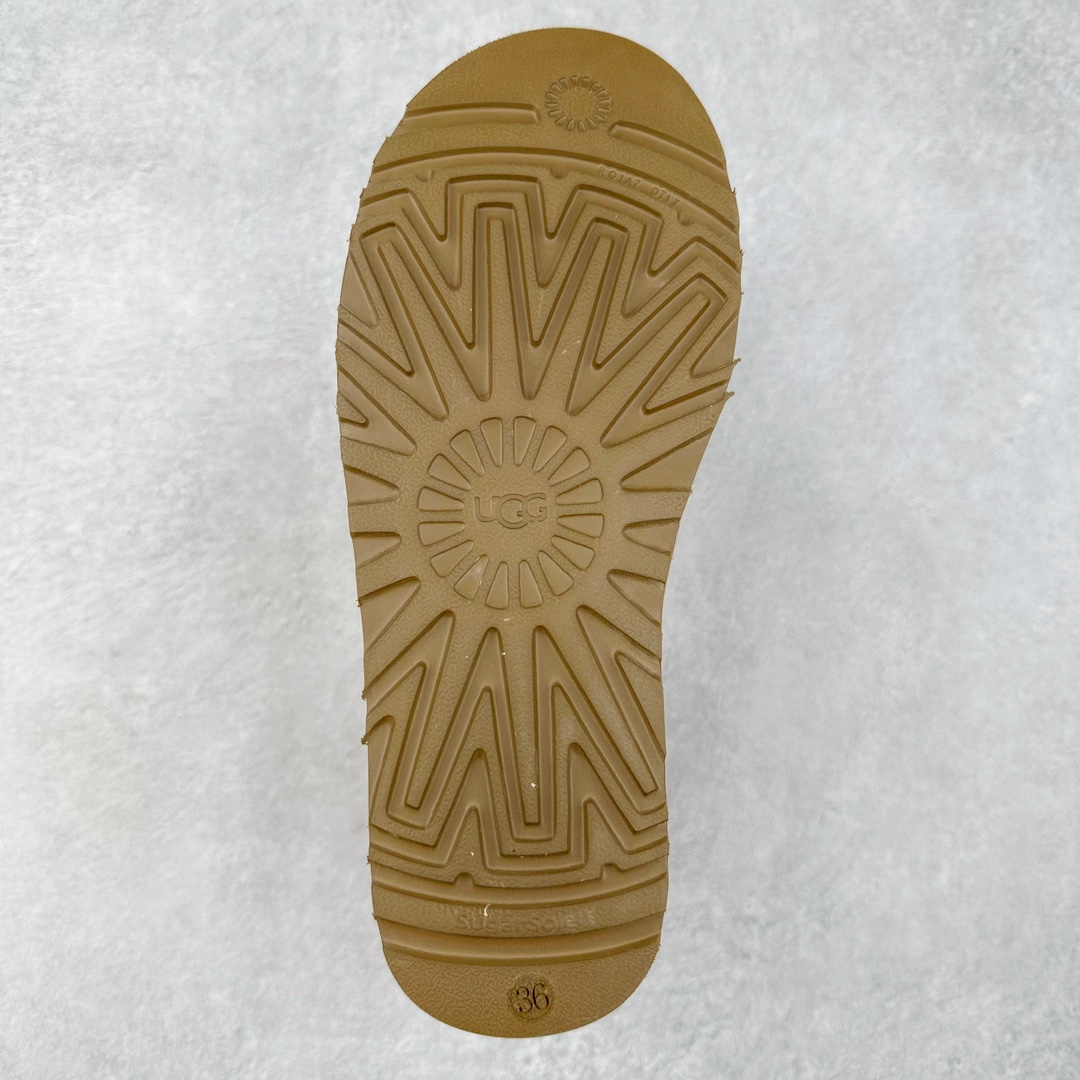 图片[9]-＃GD UGG 4991经典秋冬羊皮毛一体雪地靴 隆丰A级澳洲进口羊皮毛一体 完全遵循ZP工艺流程 代工厂原厂版师 秉承无原鞋不开发选择 注重每一处细节 市面最正版型 TREADLITE\\\”轻翼\\\”科技外底 轻便/耐用/柔韧/桩型【售后郑重承诺】一个月内若出现重大脱胶/断底等质量问题 直接为您换新 翻毛皮鞋面 细腻亲肤再生聚酯纤维滚边 舒适易打理 保暖性佳 UGG plush™ 里衬和内底 茸软亲肤 舒适暖足 经典鞋型搭配轻盈厚底 稳稳拿捏秋冬出街时髦造型 Treadlite by UGG 轻翼大底 轻盈缓震 为双足减负 舒适轻便 助你轻松畅玩整天 尺码：35 36 37 38 39 40-选品中心