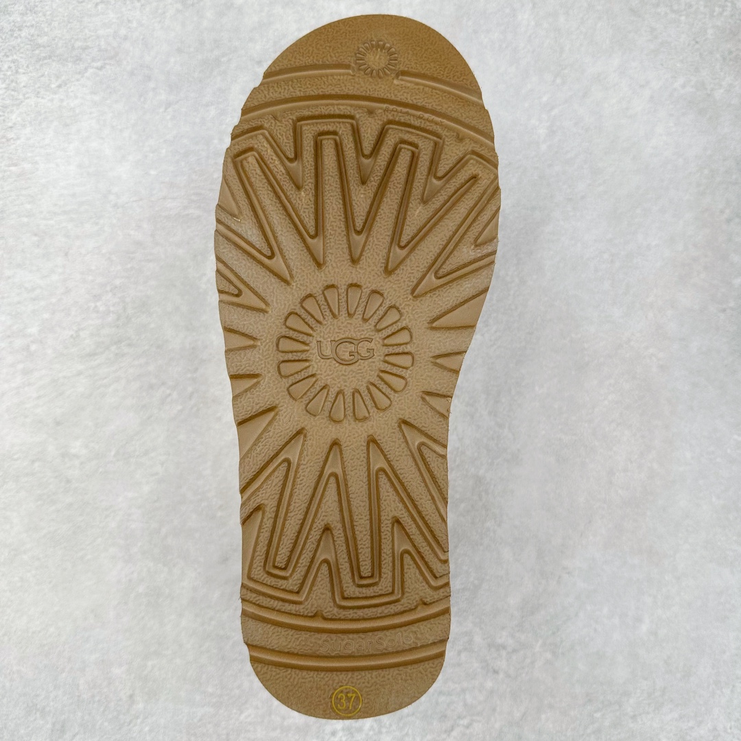 图片[9]-＃GD UGG 5092经典秋冬羊皮毛一体雪地靴 隆丰A级澳洲进口羊皮毛一体 完全遵循ZP工艺流程 代工厂原厂版师 秉承无原鞋不开发选择 注重每一处细节 市面最正版型 TREADLITE\\\”轻翼\\\”科技外底 轻便/耐用/柔韧/桩型【售后郑重承诺】一个月内若出现重大脱胶/断底等质量问题 直接为您换新 翻毛皮鞋面 细腻亲肤再生聚酯纤维滚边 舒适易打理 保暖性佳 UGG plush™ 里衬和内底 茸软亲肤 舒适暖足 经典鞋型搭配轻盈厚底 稳稳拿捏秋冬出街时髦造型 Treadlite by UGG 轻翼大底 轻盈缓震 为双足减负 舒适轻便 助你轻松畅玩整天 尺码：35 36 37 38 39 40-选品中心