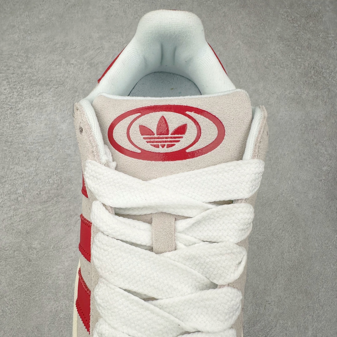 图片[5]-＃K8纯原 AD Originals Campus 00s 学院系列面包风经典复古低帮百搭休闲运动板鞋 GY0037 原鞋开发 正确版型 市面唯一全鞋采用原厂头层SD皮料 正确宽版鞋盒 清洁度完美 诠释最高工艺 这次 Originals 选择了以经典复古鞋型 Campus 为蓝本打造全新面包鞋 这款鞋型联名不断 冠希当年对它更是钟爱有加 论牌面丝毫不输贝壳头、Forum 等大热鞋型 这次 Campus 一改 80 年代的瘦长造型 鞋舌、鞋身、鞋底甚至细节都变大了 营造出千禧年前后流行的面包鞋宽大廓形 因此鞋名改为 Campus 00s 鞋身采用绒面皮料搭配白色常规皮革 质感上还是延续了经典 Campus 的设计 鞋舌填充更加饱满 让鞋款整体看起来更加圆润 搭配上这款浅蓝配色「蓝胖子」造型真的很可爱 鞋舌还加入了与以往 Campus 不同的全新三叶草 Logo 令造型更具千禧气息 鞋带也采用了加宽的设计 如果你不喜欢 这次还附送了传统鞋带可以替换 鞋底采用了米黄做旧设计 凸显鞋款的复古年代感 除了清新可人的浅蓝配色 还有一款酷灰配色 造型更加硬朗复古 而且相比浅蓝配色更加耐脏 尺码：36 36⅔ 37⅓ 38 38⅔ 39⅓ 40 40⅔ 41⅓ 42 42⅔ 43⅓ 44 44 ⅓ 45-选品中心