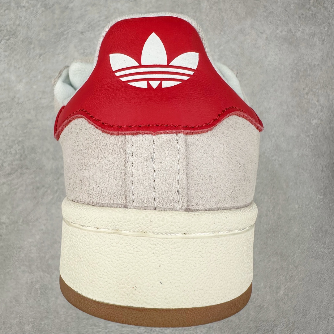 图片[8]-＃K8纯原 AD Originals Campus 00s 学院系列面包风经典复古低帮百搭休闲运动板鞋 GY0037 原鞋开发 正确版型 市面唯一全鞋采用原厂头层SD皮料 正确宽版鞋盒 清洁度完美 诠释最高工艺 这次 Originals 选择了以经典复古鞋型 Campus 为蓝本打造全新面包鞋 这款鞋型联名不断 冠希当年对它更是钟爱有加 论牌面丝毫不输贝壳头、Forum 等大热鞋型 这次 Campus 一改 80 年代的瘦长造型 鞋舌、鞋身、鞋底甚至细节都变大了 营造出千禧年前后流行的面包鞋宽大廓形 因此鞋名改为 Campus 00s 鞋身采用绒面皮料搭配白色常规皮革 质感上还是延续了经典 Campus 的设计 鞋舌填充更加饱满 让鞋款整体看起来更加圆润 搭配上这款浅蓝配色「蓝胖子」造型真的很可爱 鞋舌还加入了与以往 Campus 不同的全新三叶草 Logo 令造型更具千禧气息 鞋带也采用了加宽的设计 如果你不喜欢 这次还附送了传统鞋带可以替换 鞋底采用了米黄做旧设计 凸显鞋款的复古年代感 除了清新可人的浅蓝配色 还有一款酷灰配色 造型更加硬朗复古 而且相比浅蓝配色更加耐脏 尺码：36 36⅔ 37⅓ 38 38⅔ 39⅓ 40 40⅔ 41⅓ 42 42⅔ 43⅓ 44 44 ⅓ 45-选品中心