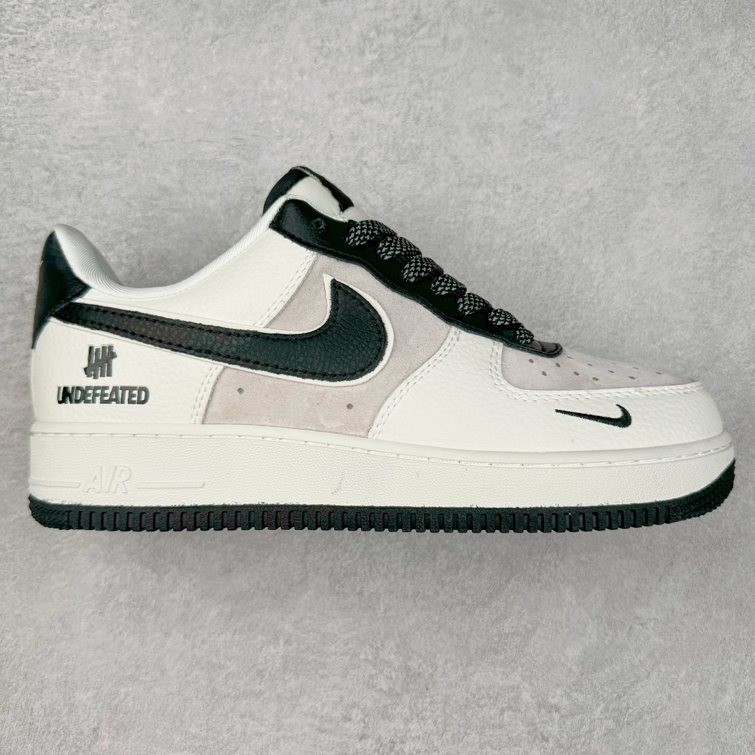 NK Air Force 1´07 Low 空军一号低帮百搭休闲运动板鞋 KK1988-003 柔软、弹性十足的缓震性能和出色的中底设计 横跨复古与现代的外型结合 造就出风靡全球 三十多年的Force 1 直到今天还深受青睐 尺码：36 36.5 37.5 38 38.5 39 40 40.5 41 42 42.5 43 44 44.5 45-选品中心