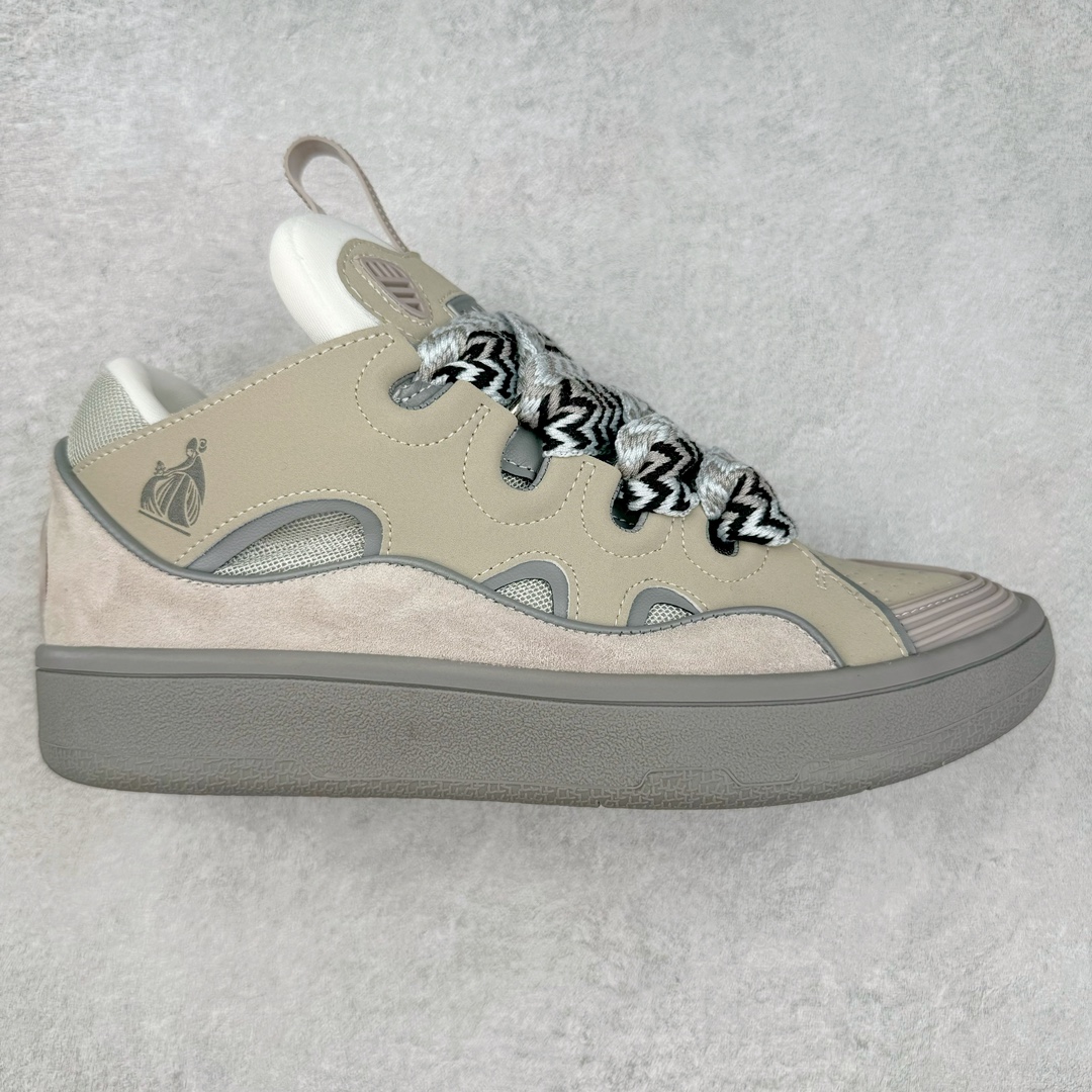 LANVIN CURB 人气单品 顶级版本LANVIN浪凡三代 最新走秀款CURB系列休闲运动鞋，官网一出热度火爆整个全球，各大网红也疯狂上脚 原版1：1开模重工艺制作，面料采用进口牛磨砂➕环保牛反绒➕金钢网织物 内里柔软透气太空棉面料 原版开模双色TPU大底 尺码：35 36 37 38 39 40 41 42 43 44 45-选品中心