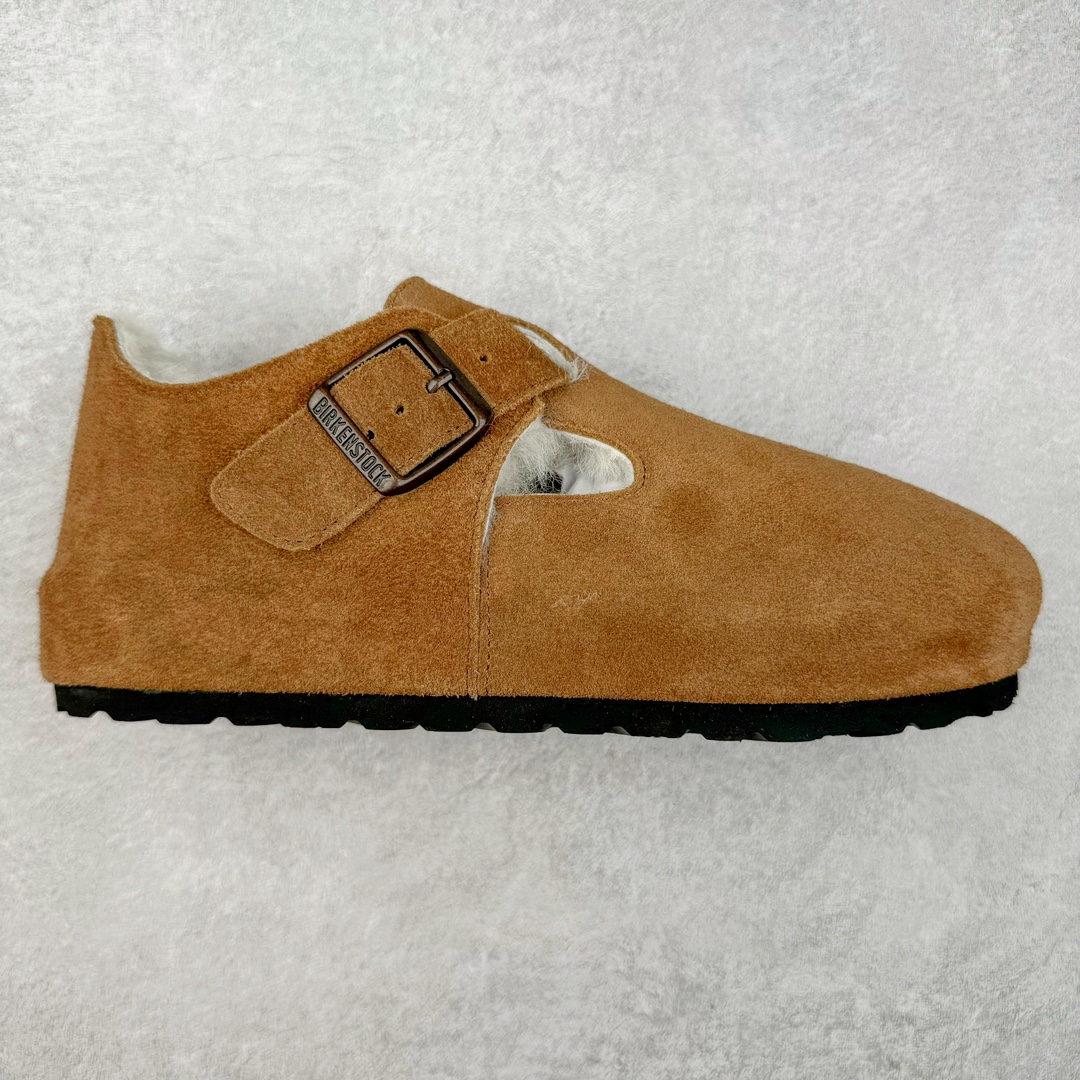 Birkenstock London 系列勃肯皮革绒面双扣时尚休闲平底鞋加毛 牛皮绒面革质地柔软 搭配可调节鞋扣提升穿着舒适度 人体工学设计分散脚部压力 保护脚踝 软木乳胶鞋床具有一定的收缩性 长时间穿着后能贴合脚型 EVA鞋底回弹性和抗张性力高 具有良好的防震、缓冲性 四季皆宜 柔软的鞋床采用额外的泡沫缓冲层 提供额外的舒适感和全天支撑 全网独家首发 源于德国的严谨工艺 牛巴戎面 中层松木 EVA 三层组合大底 优质牛皮面料五金扣 出口订单 尺码：35-45-选品中心