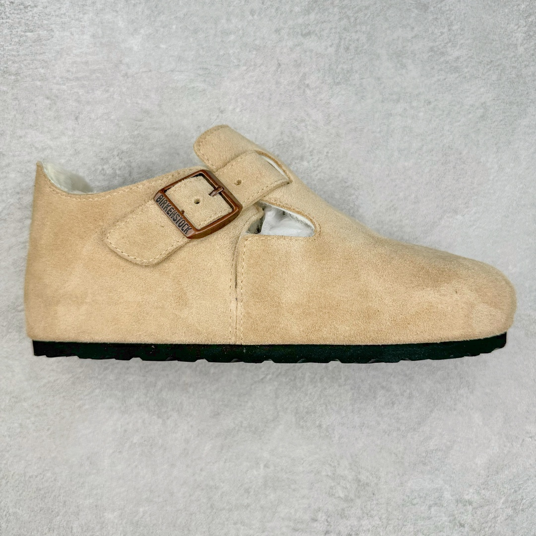 Birkenstock London 系列勃肯皮革绒面双扣时尚休闲平底鞋加毛 牛皮绒面革质地柔软 搭配可调节鞋扣提升穿着舒适度 人体工学设计分散脚部压力 保护脚踝 软木乳胶鞋床具有一定的收缩性 长时间穿着后能贴合脚型 EVA鞋底回弹性和抗张性力高 具有良好的防震、缓冲性 四季皆宜 柔软的鞋床采用额外的泡沫缓冲层 提供额外的舒适感和全天支撑 全网独家首发 源于德国的严谨工艺 牛巴戎面 中层松木 EVA 三层组合大底 优质牛皮面料五金扣 出口订单 尺码：35-45-选品中心