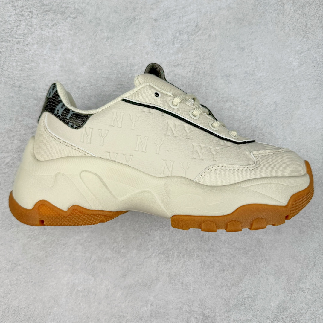 ＃DT纯原 MLB Big Ball Chunky 复古印花老爹鞋系列低帮轻量增高厚底百搭休闲运动慢跑鞋 Korea韩国联名NY美国榄球纽约洋基队限定 目前可过轻松秒过各类鉴定 能操作的私聊 韩国代购专供 左脚内置NFC感应 区别市面贴纸假芯片 MLB专用菱形双针中底布 重点细节中底布带注胶孔 原厂NFC感应吊牌 支持鉴定 一个两位数 原盒原标 全套原楦原纸板原厂数据开发 中韩文保养标贴 绿色防霉片 平台代购专供 独家一比一RB+MD组合大底 高频后跟小人Logo精准对位立体饱满 正确网布加超迁鞋面 转印中底走线紧密 转印Logo工艺表层防刮不掉色 尺码：35 36 36.5 37.5 38 38.5 39 40 40.5 41 42 42.5 43 44 44.5 45-选品中心