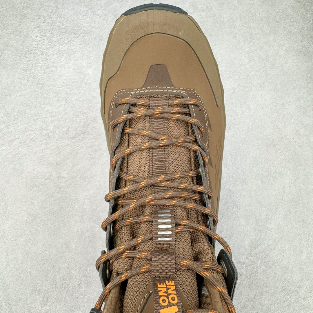 图片[4]-HOKA One One M KSY KAHA GTX Low 卡哈高帮系列厚底轻量坦克军靴户外登山运动鞋 正品代工厂版#原楦数据开发版型 采用磨砂牛剖革鞋面材质 轻量化材料Fresh Foam超轻量中底 复古老爹厚底旅游鞋火了 最潮户外鞋 2009年由法籍超马跑者 Nicolas Mermoud 及 Jean-Luc Diard 成立的运动鞋品牌 HOKA ONE ONE 最让人印象深刻超级厚的鞋底 看起来很重但实际上非常轻盈 轻量厚底的鞋底反而能够给跑者更稳定的缓震效果 在跑界相当有名 也陆续出了登山鞋、徒步鞋、慢跑鞋几种专门鞋款 HOKA ONE ONE 鞋款颜色大多设计萤光或鲜艳色系 搭配上超大的Logo 虽然好穿好走好跑又轻 但称不上时髦 尺码：36 36.5 37.5 38 38.5 39 40 40.5 41 42 42.5 43 44 44.5 45-选品中心