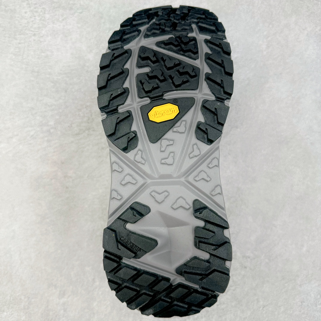 图片[9]-HOKA One One M KSY KAHA GTX Low 卡哈高帮系列厚底轻量坦克军靴户外登山运动鞋 正品代工厂版#原楦数据开发版型 采用磨砂牛剖革鞋面材质 轻量化材料Fresh Foam超轻量中底 复古老爹厚底旅游鞋火了 最潮户外鞋 2009年由法籍超马跑者 Nicolas Mermoud 及 Jean-Luc Diard 成立的运动鞋品牌 HOKA ONE ONE 最让人印象深刻超级厚的鞋底 看起来很重但实际上非常轻盈 轻量厚底的鞋底反而能够给跑者更稳定的缓震效果 在跑界相当有名 也陆续出了登山鞋、徒步鞋、慢跑鞋几种专门鞋款 HOKA ONE ONE 鞋款颜色大多设计萤光或鲜艳色系 搭配上超大的Logo 虽然好穿好走好跑又轻 但称不上时髦 尺码：36 36.5 37.5 38 38.5 39 40 40.5 41 42 42.5 43 44 44.5 45-选品中心