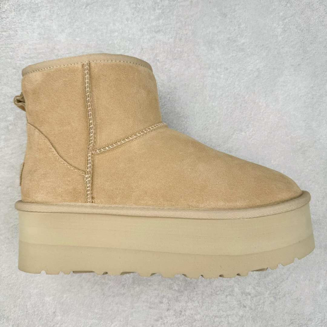 ＃GD UGG 4991经典秋冬羊皮毛一体雪地靴 隆丰A级澳洲进口羊皮毛一体 完全遵循ZP工艺流程 代工厂原厂版师 秉承无原鞋不开发选择 注重每一处细节 市面最正版型 TREADLITE\\\”轻翼\\\”科技外底 轻便/耐用/柔韧/桩型【售后郑重承诺】一个月内若出现重大脱胶/断底等质量问题 直接为您换新 翻毛皮鞋面 细腻亲肤再生聚酯纤维滚边 舒适易打理 保暖性佳 UGG plush™ 里衬和内底 茸软亲肤 舒适暖足 经典鞋型搭配轻盈厚底 稳稳拿捏秋冬出街时髦造型 Treadlite by UGG 轻翼大底 轻盈缓震 为双足减负 舒适轻便 助你轻松畅玩整天 尺码：35 36 37 38 39 40-选品中心