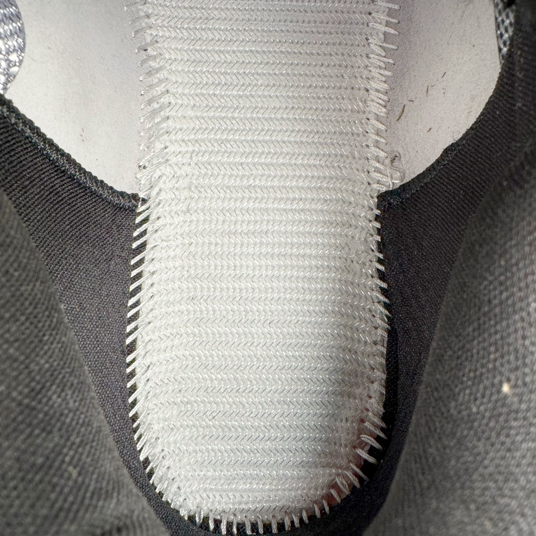 图片[20]-＃K版纯原Converse Chuck Taylor All Star Pro Bb Ox 实战篮球鞋 Converse全新Solstice系列再度迎来新作 此鞋型由Converse与NK传奇篮球产品设计师Eric Avar合作开发而成 All Star Pro BB代Converse设计的演变 并且融入了现代科Quadfit织法的鞋面提供稳定性与包覆NK React内核支撑多次切入与平稳起跳 All Star Pro BB同时也替Kelly Oubre Jr.等个性化球员设计独特配色 全新升级的BB Evo承袭前作嵌入式NIKE React鞋垫 带来轻盈灵活且贴合地面的舒适脚感 重叠模糊的经典星箭标致 营造犀利的速度感 曲面橡胶外底和菱型格状纹路 提供多方位抓地力 你可以在鞋身上发现一些全新的元素 鞋面材质注入更多填充支撑与包裹更加扎实50/50对分的鞋面配色 也更具视觉冲击力 尺码：36 37 37.5 38 38.5 39 40 40.5 41 42 42.5 43 44 44.5 45 46-选品中心