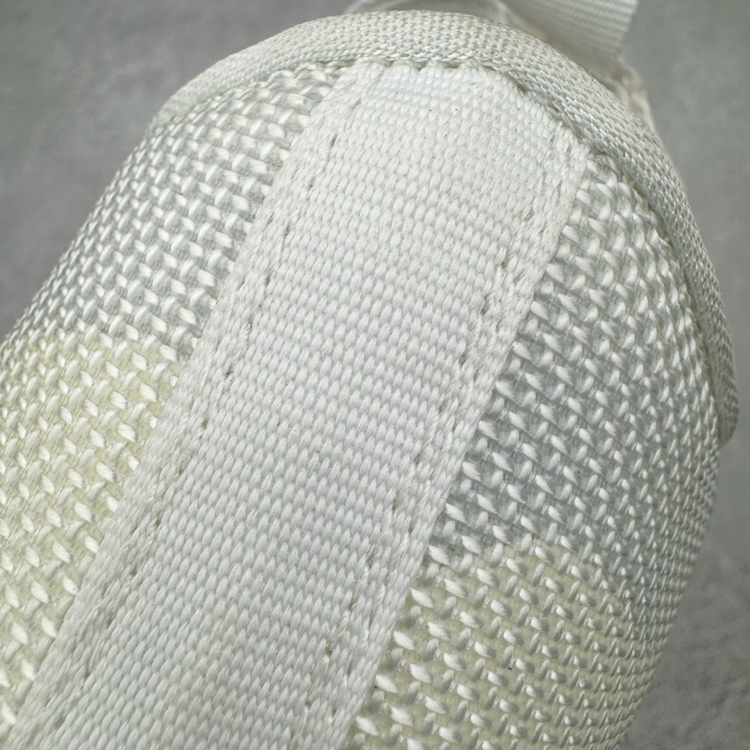 图片[15]-＃K版纯原Converse Chuck Taylor All Star Pro Bb Ox 实战篮球鞋 Converse全新Solstice系列再度迎来新作 此鞋型由Converse与NK传奇篮球产品设计师Eric Avar合作开发而成 All Star Pro BB代Converse设计的演变 并且融入了现代科Quadfit织法的鞋面提供稳定性与包覆NK React内核支撑多次切入与平稳起跳 All Star Pro BB同时也替Kelly Oubre Jr.等个性化球员设计独特配色 全新升级的BB Evo承袭前作嵌入式NIKE React鞋垫 带来轻盈灵活且贴合地面的舒适脚感 重叠模糊的经典星箭标致 营造犀利的速度感 曲面橡胶外底和菱型格状纹路 提供多方位抓地力 你可以在鞋身上发现一些全新的元素 鞋面材质注入更多填充支撑与包裹更加扎实50/50对分的鞋面配色 也更具视觉冲击力 尺码：36 37 37.5 38 38.5 39 40 40.5 41 42 42.5 43 44 44.5 45 46-选品中心