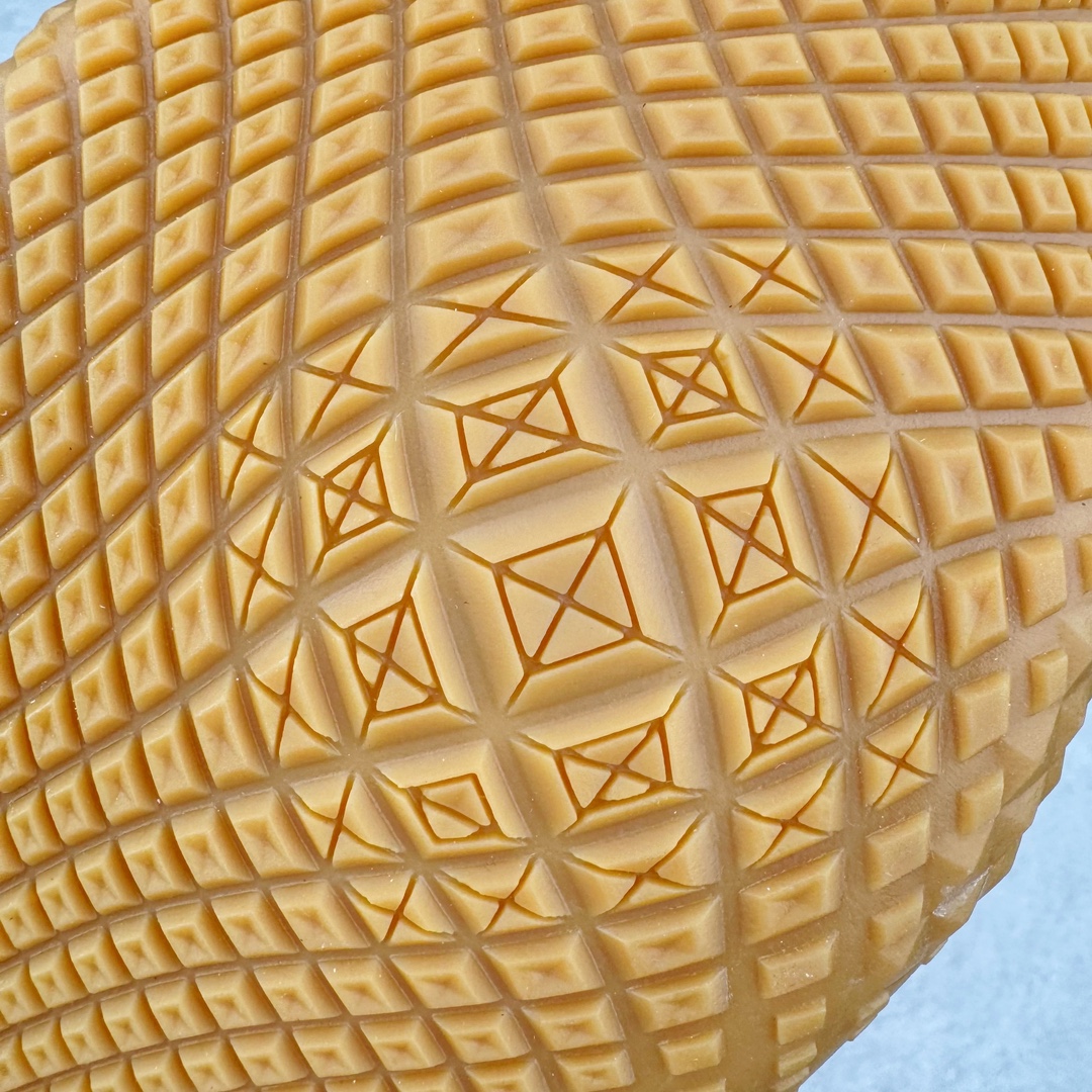 图片[20]-＃K版纯原Converse Chuck Taylor All Star Pro Bb Ox 实战篮球鞋 Converse全新Solstice系列再度迎来新作 此鞋型由Converse与NK传奇篮球产品设计师Eric Avar合作开发而成 All Star Pro BB代Converse设计的演变 并且融入了现代科Quadfit织法的鞋面提供稳定性与包覆NK React内核支撑多次切入与平稳起跳 All Star Pro BB同时也替Kelly Oubre Jr.等个性化球员设计独特配色 全新升级的BB Evo承袭前作嵌入式NIKE React鞋垫 带来轻盈灵活且贴合地面的舒适脚感 重叠模糊的经典星箭标致 营造犀利的速度感 曲面橡胶外底和菱型格状纹路 提供多方位抓地力 你可以在鞋身上发现一些全新的元素 鞋面材质注入更多填充支撑与包裹更加扎实50/50对分的鞋面配色 也更具视觉冲击力 尺码：36 37 37.5 38 38.5 39 40 40.5 41 42 42.5 43 44 44.5 45 46-选品中心