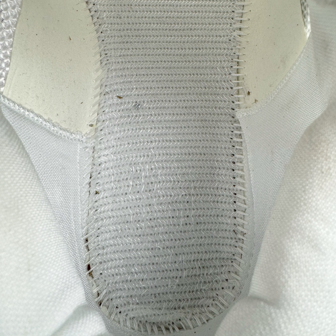 图片[14]-＃K版纯原Converse Chuck Taylor All Star Pro Bb Ox 实战篮球鞋 Converse全新Solstice系列再度迎来新作 此鞋型由Converse与NK传奇篮球产品设计师Eric Avar合作开发而成 All Star Pro BB代Converse设计的演变 并且融入了现代科Quadfit织法的鞋面提供稳定性与包覆NK React内核支撑多次切入与平稳起跳 All Star Pro BB同时也替Kelly Oubre Jr.等个性化球员设计独特配色 全新升级的BB Evo承袭前作嵌入式NIKE React鞋垫 带来轻盈灵活且贴合地面的舒适脚感 重叠模糊的经典星箭标致 营造犀利的速度感 曲面橡胶外底和菱型格状纹路 提供多方位抓地力 你可以在鞋身上发现一些全新的元素 鞋面材质注入更多填充支撑与包裹更加扎实50/50对分的鞋面配色 也更具视觉冲击力 尺码：36 37 37.5 38 38.5 39 40 40.5 41 42 42.5 43 44 44.5 45 46-选品中心