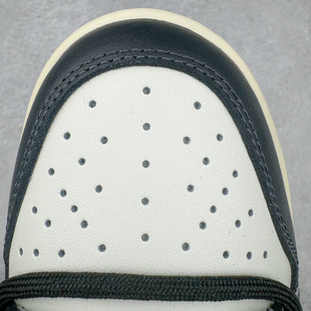 图片[18]-＃YC纯原 NK Dunk Low 暗黑灰 FV8106-181 定制系列天花板 无原鞋不开发 全系列得物原鞋一比一校对开发 配色持续更新中 终端对接 优势输出 全套原厂楦头原纸板数据档案倾力打造 原汁原味莞产 极致还原 圈内最强针车工艺 高端零售指定版 广东原厂配套原盒原标 鞋盒分三个尺码段 原厂冲刀 超高清洁度 全鞋零毛边皮料切割 采用原厂百宏鞋带以及原厂百宏织唛舌标 内标可供原厂几率过验 进口原装条纹中底布 四线拉帮白色点胶 原厂拉帮手法遵循公司 原厂电绣 极致还原 尺码：40 40.5 41 42 42.5 43 44 44.5 45 46-选品中心