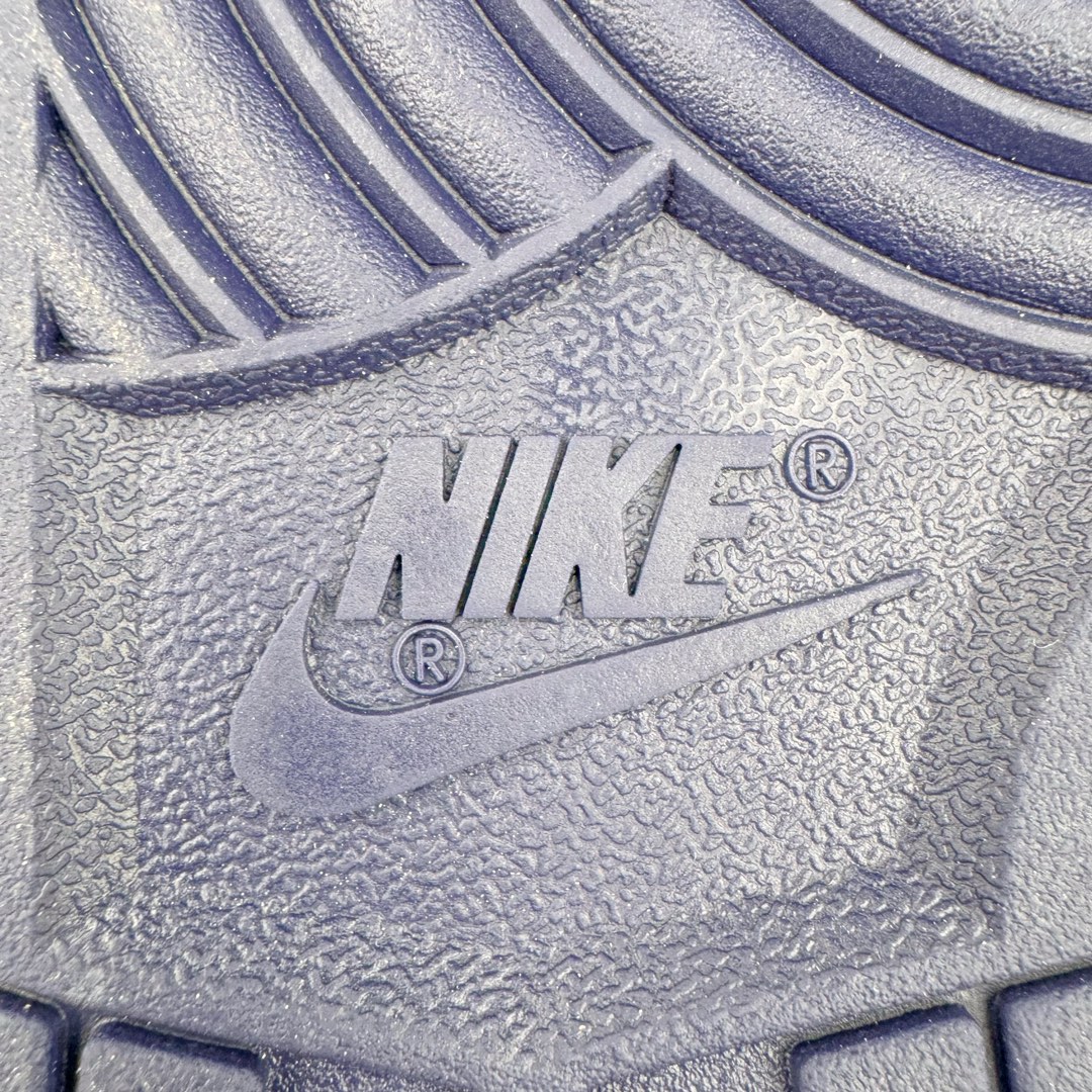 图片[10]-＃YC纯原 NK Dunk Low 暗黑灰 FV8106-181 定制系列天花板 无原鞋不开发 全系列得物原鞋一比一校对开发 配色持续更新中 终端对接 优势输出 全套原厂楦头原纸板数据档案倾力打造 原汁原味莞产 极致还原 圈内最强针车工艺 高端零售指定版 广东原厂配套原盒原标 鞋盒分三个尺码段 原厂冲刀 超高清洁度 全鞋零毛边皮料切割 采用原厂百宏鞋带以及原厂百宏织唛舌标 内标可供原厂几率过验 进口原装条纹中底布 四线拉帮白色点胶 原厂拉帮手法遵循公司 原厂电绣 极致还原 尺码：40 40.5 41 42 42.5 43 44 44.5 45 46-选品中心