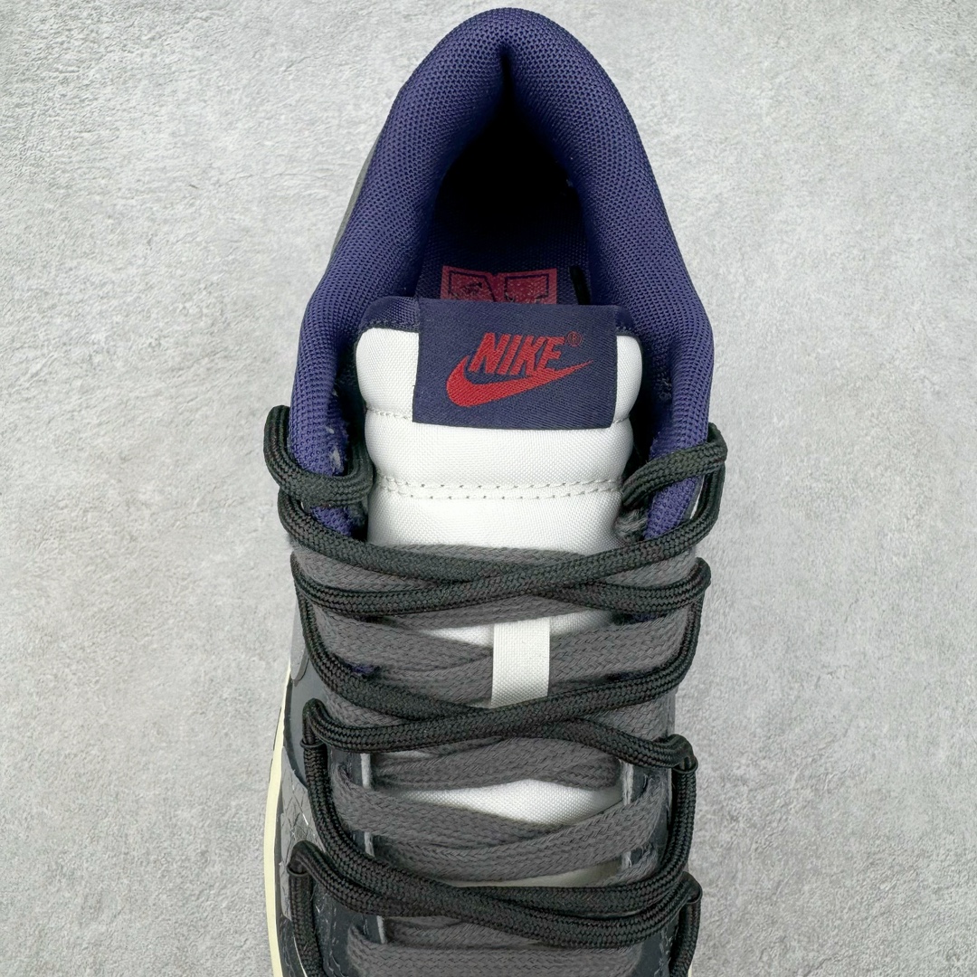 图片[5]-＃YC纯原 NK Dunk Low 暗黑灰 FV8106-181 定制系列天花板 无原鞋不开发 全系列得物原鞋一比一校对开发 配色持续更新中 终端对接 优势输出 全套原厂楦头原纸板数据档案倾力打造 原汁原味莞产 极致还原 圈内最强针车工艺 高端零售指定版 广东原厂配套原盒原标 鞋盒分三个尺码段 原厂冲刀 超高清洁度 全鞋零毛边皮料切割 采用原厂百宏鞋带以及原厂百宏织唛舌标 内标可供原厂几率过验 进口原装条纹中底布 四线拉帮白色点胶 原厂拉帮手法遵循公司 原厂电绣 极致还原 尺码：40 40.5 41 42 42.5 43 44 44.5 45 46-选品中心