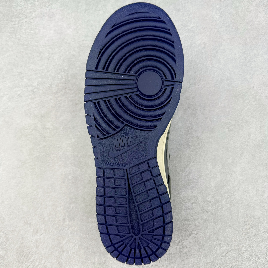 图片[9]-＃YC纯原 NK Dunk Low 暗黑灰 FV8106-181 定制系列天花板 无原鞋不开发 全系列得物原鞋一比一校对开发 配色持续更新中 终端对接 优势输出 全套原厂楦头原纸板数据档案倾力打造 原汁原味莞产 极致还原 圈内最强针车工艺 高端零售指定版 广东原厂配套原盒原标 鞋盒分三个尺码段 原厂冲刀 超高清洁度 全鞋零毛边皮料切割 采用原厂百宏鞋带以及原厂百宏织唛舌标 内标可供原厂几率过验 进口原装条纹中底布 四线拉帮白色点胶 原厂拉帮手法遵循公司 原厂电绣 极致还原 尺码：40 40.5 41 42 42.5 43 44 44.5 45 46-选品中心