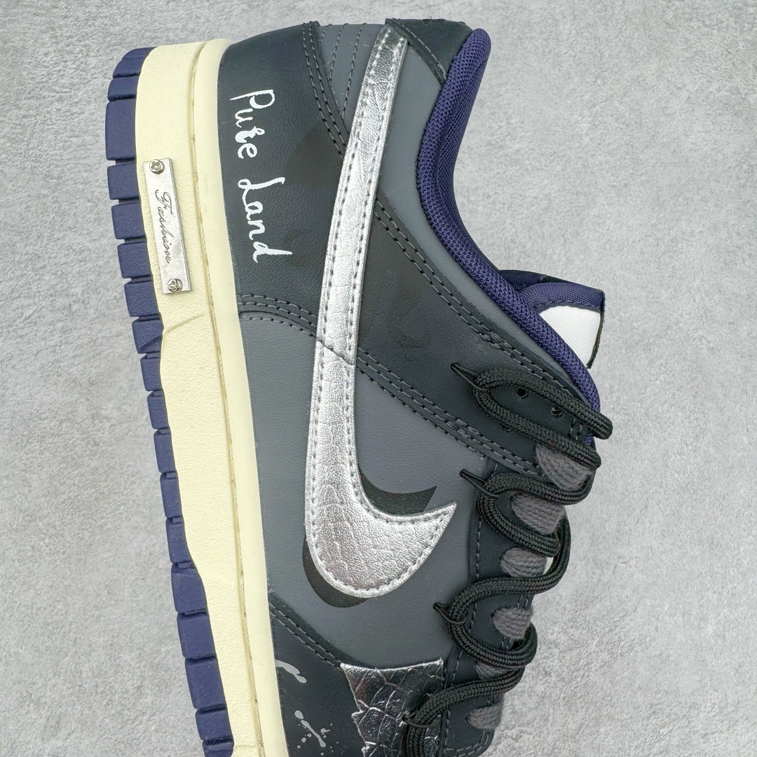 图片[6]-＃YC纯原 NK Dunk Low 暗黑灰 FV8106-181 定制系列天花板 无原鞋不开发 全系列得物原鞋一比一校对开发 配色持续更新中 终端对接 优势输出 全套原厂楦头原纸板数据档案倾力打造 原汁原味莞产 极致还原 圈内最强针车工艺 高端零售指定版 广东原厂配套原盒原标 鞋盒分三个尺码段 原厂冲刀 超高清洁度 全鞋零毛边皮料切割 采用原厂百宏鞋带以及原厂百宏织唛舌标 内标可供原厂几率过验 进口原装条纹中底布 四线拉帮白色点胶 原厂拉帮手法遵循公司 原厂电绣 极致还原 尺码：40 40.5 41 42 42.5 43 44 44.5 45 46-选品中心