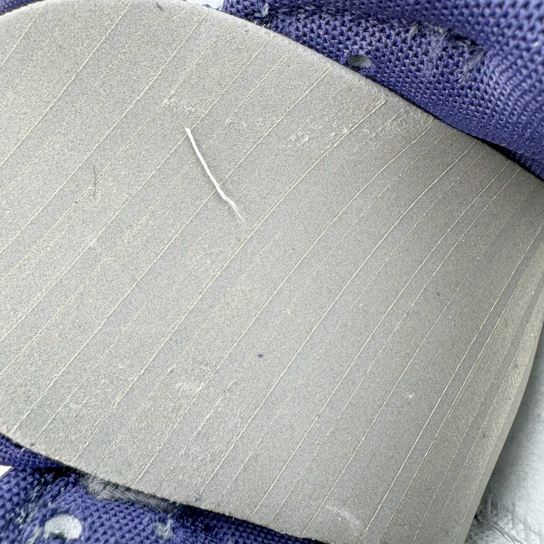 图片[13]-＃YC纯原 NK Dunk Low 暗黑灰 FV8106-181 定制系列天花板 无原鞋不开发 全系列得物原鞋一比一校对开发 配色持续更新中 终端对接 优势输出 全套原厂楦头原纸板数据档案倾力打造 原汁原味莞产 极致还原 圈内最强针车工艺 高端零售指定版 广东原厂配套原盒原标 鞋盒分三个尺码段 原厂冲刀 超高清洁度 全鞋零毛边皮料切割 采用原厂百宏鞋带以及原厂百宏织唛舌标 内标可供原厂几率过验 进口原装条纹中底布 四线拉帮白色点胶 原厂拉帮手法遵循公司 原厂电绣 极致还原 尺码：40 40.5 41 42 42.5 43 44 44.5 45 46-选品中心