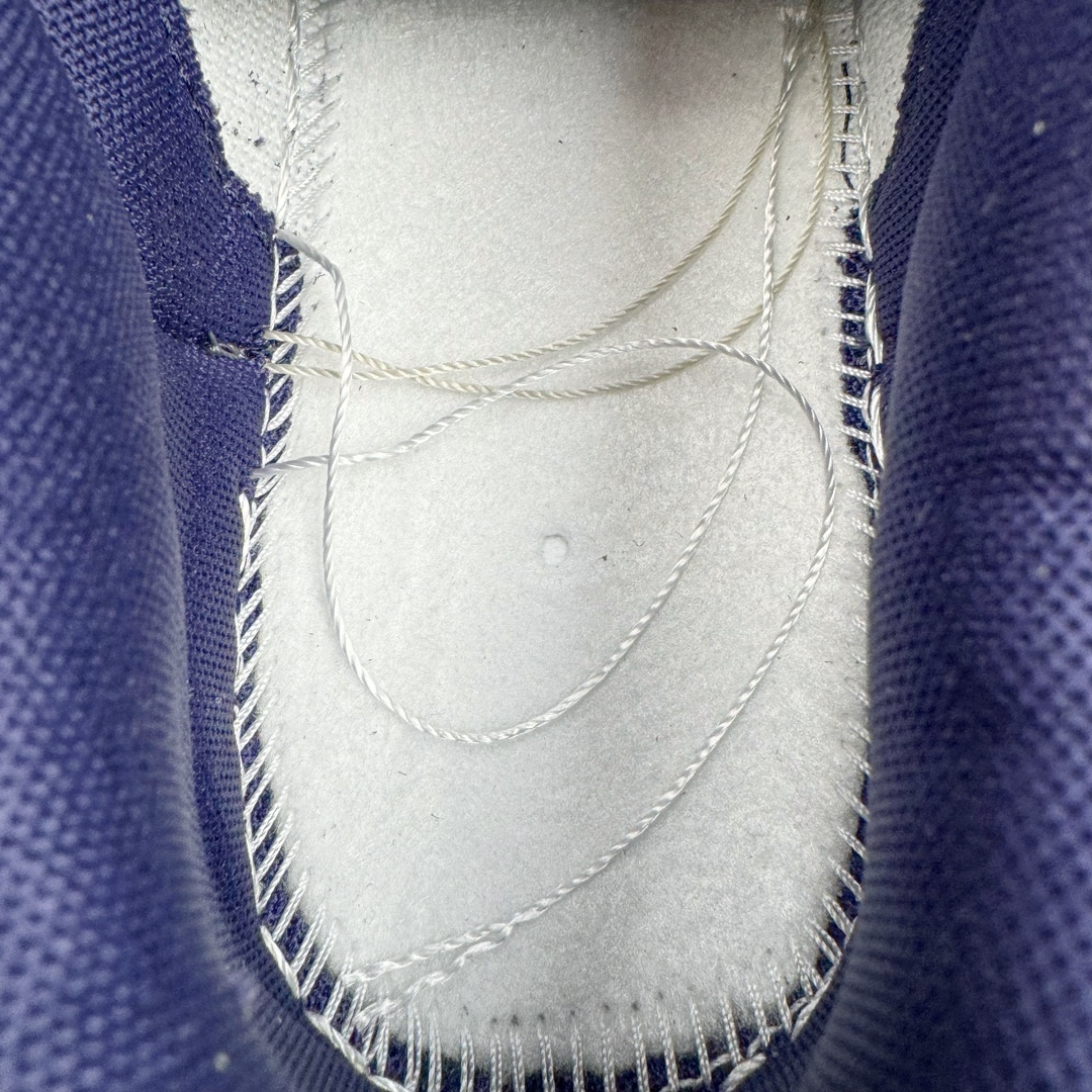 图片[12]-＃YC纯原 NK Dunk Low 暗黑灰 FV8106-181 定制系列天花板 无原鞋不开发 全系列得物原鞋一比一校对开发 配色持续更新中 终端对接 优势输出 全套原厂楦头原纸板数据档案倾力打造 原汁原味莞产 极致还原 圈内最强针车工艺 高端零售指定版 广东原厂配套原盒原标 鞋盒分三个尺码段 原厂冲刀 超高清洁度 全鞋零毛边皮料切割 采用原厂百宏鞋带以及原厂百宏织唛舌标 内标可供原厂几率过验 进口原装条纹中底布 四线拉帮白色点胶 原厂拉帮手法遵循公司 原厂电绣 极致还原 尺码：40 40.5 41 42 42.5 43 44 44.5 45 46-选品中心