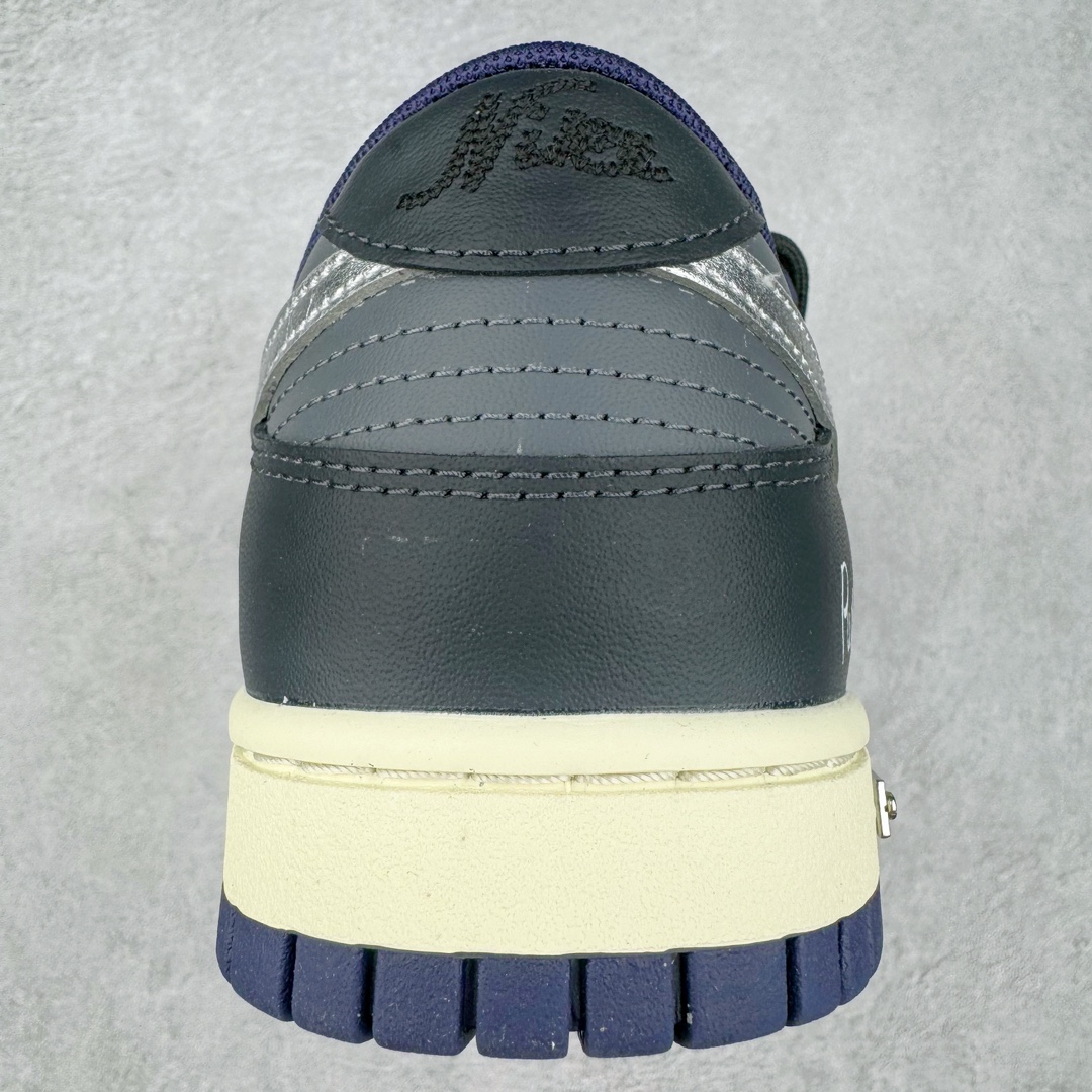 图片[8]-＃YC纯原 NK Dunk Low 暗黑灰 FV8106-181 定制系列天花板 无原鞋不开发 全系列得物原鞋一比一校对开发 配色持续更新中 终端对接 优势输出 全套原厂楦头原纸板数据档案倾力打造 原汁原味莞产 极致还原 圈内最强针车工艺 高端零售指定版 广东原厂配套原盒原标 鞋盒分三个尺码段 原厂冲刀 超高清洁度 全鞋零毛边皮料切割 采用原厂百宏鞋带以及原厂百宏织唛舌标 内标可供原厂几率过验 进口原装条纹中底布 四线拉帮白色点胶 原厂拉帮手法遵循公司 原厂电绣 极致还原 尺码：40 40.5 41 42 42.5 43 44 44.5 45 46-选品中心