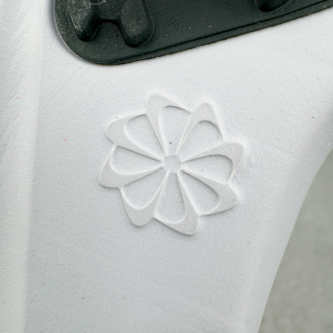 图片[17]-＃TG纯原 NK Zoom Pegasus 飞马41代马拉松系列网面透气缓震疾速跑鞋 HQ1564-016 拥有 Zoom Air 一如既往的稳定感和流畅感 鞋面采用工程网眼设计 为特定高热区域营造出色透气性 进一步增加鞋面的穿孔数量 让足部能够快速散热 中足搭配 Flywire 飞线 在高速运动时营造舒适稳定的贴合感 内置Zoon气垫加持 动力十足 尺码：36 36.5 37.5 38 38.5 39 40 40.5 41 42 42.5 43 44 44.5 45-选品中心