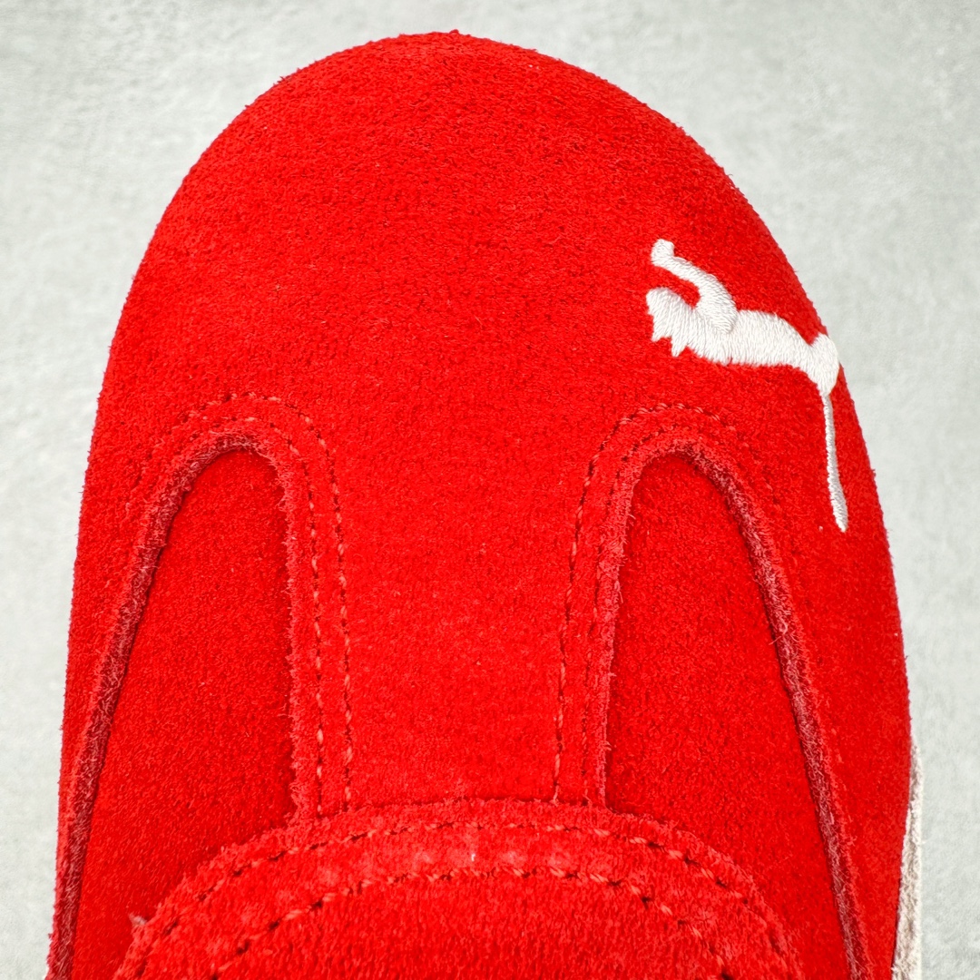 图片[16]-＃HP纯原 Open YY x Puma Speedca OG\\\”Black/White\\\”彪马极速赛车系列低帮德训风拼接复古百搭休闲运动赛车鞋 OPEN YY x Puma Speedcat，成为韩国 2024 年至今最热鞋款，引发本地玩家排队疯抢，而缔造者之一 OPEN YY 早已席卷韩国时尚圈，并正试图用 Puma 联名等方式，将「首尔辣妹美学」带向全球。本次与「首尔辣妹衣柜」 OPEN YY 联名，发售之外还在乐天世界购物中心举办 POP UP，时尚博主纷纷到场打卡，让 Puma 的「IT Shoes」进一步拓展韩国市场，本次共发售 3 款配色，粉金、沙银更受女玩家喜爱，用以搭配裙装、运动裤，黑银则低调前卫，且男码几乎无溢价；而让不少玩家「提前种草」的，则是 OPEN YY 示范的「彩色丝袜 blokette 混搭」，配合干燥迷幻的亚文化氛围，成为不少女生的「新搭配指南」， POP UP 现场和近两天的社媒上脚图中，不少玩家继续用本次联名 Speedcat 玩转 blokette，并强调 Speedcat 与其他平底运动鞋相比，更加前卫、性感；Speedcat 外，OPEN YY 还将 Puma 的 Tracksuit、复古运动外套等单品，融入自身的「首尔辣妹美学」， 千禧银、赛车印花设计，颇为符合当下首尔街头日常着装的审美，也同样在发售时受到追捧。尺码：35.5 36 37 37.5 38 38.5 39 40 40.5 41 42 42.5 43 44 45-选品中心