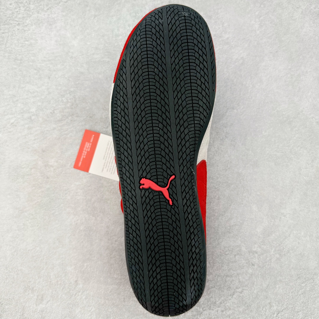 图片[9]-＃HP纯原 Open YY x Puma Speedca OG\\\”Black/White\\\”彪马极速赛车系列低帮德训风拼接复古百搭休闲运动赛车鞋 OPEN YY x Puma Speedcat，成为韩国 2024 年至今最热鞋款，引发本地玩家排队疯抢，而缔造者之一 OPEN YY 早已席卷韩国时尚圈，并正试图用 Puma 联名等方式，将「首尔辣妹美学」带向全球。本次与「首尔辣妹衣柜」 OPEN YY 联名，发售之外还在乐天世界购物中心举办 POP UP，时尚博主纷纷到场打卡，让 Puma 的「IT Shoes」进一步拓展韩国市场，本次共发售 3 款配色，粉金、沙银更受女玩家喜爱，用以搭配裙装、运动裤，黑银则低调前卫，且男码几乎无溢价；而让不少玩家「提前种草」的，则是 OPEN YY 示范的「彩色丝袜 blokette 混搭」，配合干燥迷幻的亚文化氛围，成为不少女生的「新搭配指南」， POP UP 现场和近两天的社媒上脚图中，不少玩家继续用本次联名 Speedcat 玩转 blokette，并强调 Speedcat 与其他平底运动鞋相比，更加前卫、性感；Speedcat 外，OPEN YY 还将 Puma 的 Tracksuit、复古运动外套等单品，融入自身的「首尔辣妹美学」， 千禧银、赛车印花设计，颇为符合当下首尔街头日常着装的审美，也同样在发售时受到追捧。尺码：35.5 36 37 37.5 38 38.5 39 40 40.5 41 42 42.5 43 44 45-选品中心