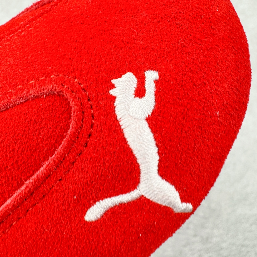 图片[15]-＃HP纯原 Open YY x Puma Speedca OG\\\”Black/White\\\”彪马极速赛车系列低帮德训风拼接复古百搭休闲运动赛车鞋 OPEN YY x Puma Speedcat，成为韩国 2024 年至今最热鞋款，引发本地玩家排队疯抢，而缔造者之一 OPEN YY 早已席卷韩国时尚圈，并正试图用 Puma 联名等方式，将「首尔辣妹美学」带向全球。本次与「首尔辣妹衣柜」 OPEN YY 联名，发售之外还在乐天世界购物中心举办 POP UP，时尚博主纷纷到场打卡，让 Puma 的「IT Shoes」进一步拓展韩国市场，本次共发售 3 款配色，粉金、沙银更受女玩家喜爱，用以搭配裙装、运动裤，黑银则低调前卫，且男码几乎无溢价；而让不少玩家「提前种草」的，则是 OPEN YY 示范的「彩色丝袜 blokette 混搭」，配合干燥迷幻的亚文化氛围，成为不少女生的「新搭配指南」， POP UP 现场和近两天的社媒上脚图中，不少玩家继续用本次联名 Speedcat 玩转 blokette，并强调 Speedcat 与其他平底运动鞋相比，更加前卫、性感；Speedcat 外，OPEN YY 还将 Puma 的 Tracksuit、复古运动外套等单品，融入自身的「首尔辣妹美学」， 千禧银、赛车印花设计，颇为符合当下首尔街头日常着装的审美，也同样在发售时受到追捧。尺码：35.5 36 37 37.5 38 38.5 39 40 40.5 41 42 42.5 43 44 45-选品中心