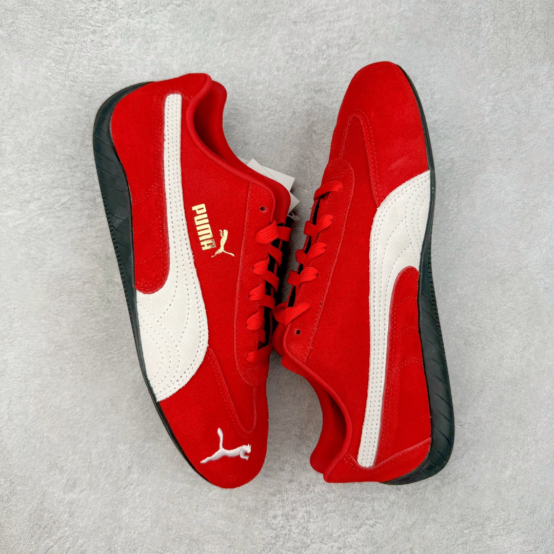 图片[3]-＃HP纯原 Open YY x Puma Speedca OG\\\”Black/White\\\”彪马极速赛车系列低帮德训风拼接复古百搭休闲运动赛车鞋 OPEN YY x Puma Speedcat，成为韩国 2024 年至今最热鞋款，引发本地玩家排队疯抢，而缔造者之一 OPEN YY 早已席卷韩国时尚圈，并正试图用 Puma 联名等方式，将「首尔辣妹美学」带向全球。本次与「首尔辣妹衣柜」 OPEN YY 联名，发售之外还在乐天世界购物中心举办 POP UP，时尚博主纷纷到场打卡，让 Puma 的「IT Shoes」进一步拓展韩国市场，本次共发售 3 款配色，粉金、沙银更受女玩家喜爱，用以搭配裙装、运动裤，黑银则低调前卫，且男码几乎无溢价；而让不少玩家「提前种草」的，则是 OPEN YY 示范的「彩色丝袜 blokette 混搭」，配合干燥迷幻的亚文化氛围，成为不少女生的「新搭配指南」， POP UP 现场和近两天的社媒上脚图中，不少玩家继续用本次联名 Speedcat 玩转 blokette，并强调 Speedcat 与其他平底运动鞋相比，更加前卫、性感；Speedcat 外，OPEN YY 还将 Puma 的 Tracksuit、复古运动外套等单品，融入自身的「首尔辣妹美学」， 千禧银、赛车印花设计，颇为符合当下首尔街头日常着装的审美，也同样在发售时受到追捧。尺码：35.5 36 37 37.5 38 38.5 39 40 40.5 41 42 42.5 43 44 45-选品中心