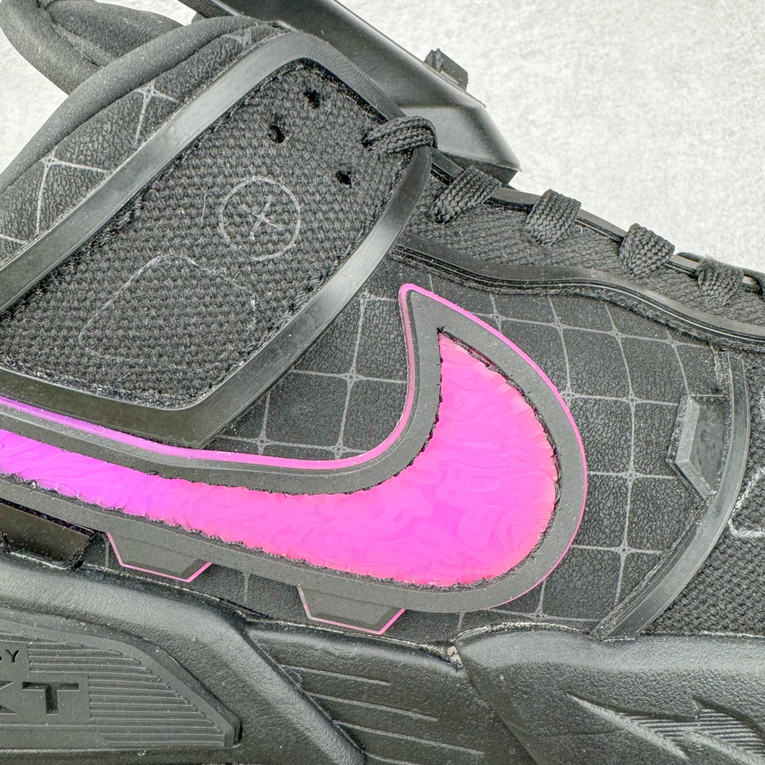 图片[20]-RTFKT Studios x NK Dunk Genesis Low 扣篮元宇宙系列经典低帮休闲运动滑板板鞋 HF0438-001 虚拟数字时尚单位 RTFKT Studios 在 2021 年被 Nike 收购后，人气可谓迅速攀升，现在堪称元宇宙领域的顶流。并且与包括村上隆在内的多个艺术家联名，推出了超多联名配色，就连 Nike 创始人菲尔·奈特都亲自尝试体验。近期，RTFKT Studios 与 Nike 再次推出了全新配色鞋款，并且将在潮流集会 ComplexCon 上独家登场。第一双以浅灰色为主调，依旧保留了 RTFKT 经典的科幻属性，虽然配色简单，但却依然吸睛。当然，按照官方拆解来看，鞋舌上的鞋带扣可以进行拆卸，使鞋款更为简约。值得一提的是，中底还搭载着 Air Zoom 气垫，提供优秀的脚感表现。另一双则以黑色、紫色组成，对比上一双而言会更加酷炫，同时也更具未来感。鞋面从细节图上看，貌似是使用了类似 PVC 质感的皮革面料，质感表现不必担心。尺码：40 40.5 41 42 42.5 43 44 44.5 45-选品中心